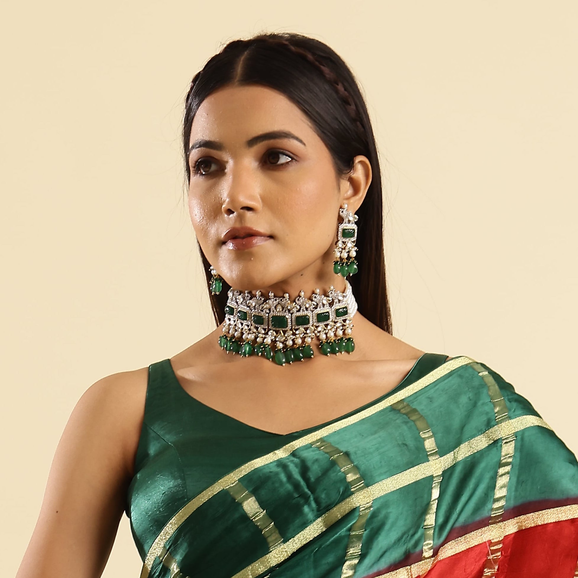 Emerald Green Stone Adorable Necklace With Earrings