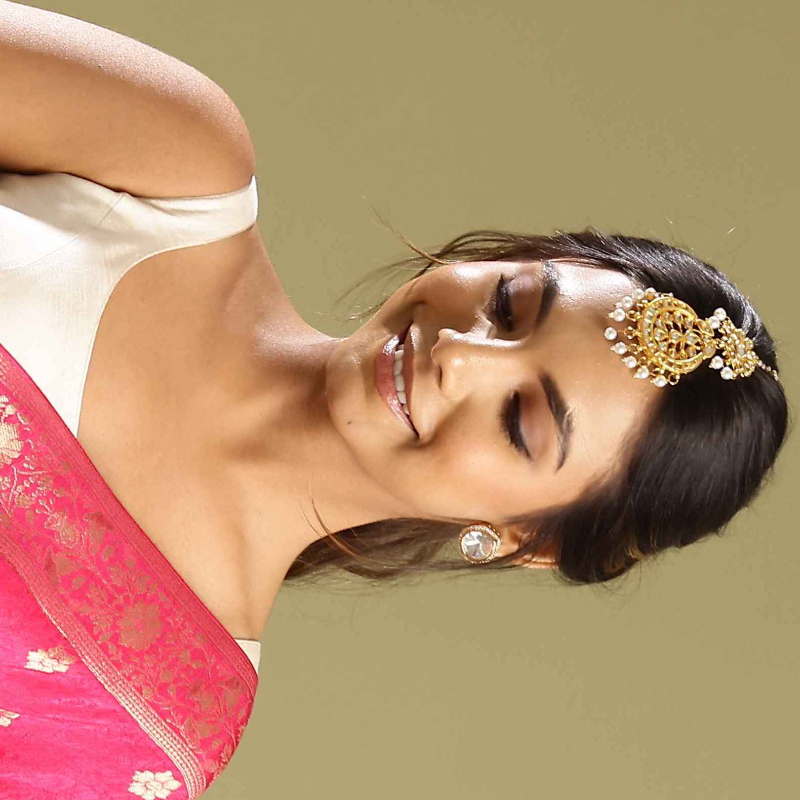 Elegant Kundan Maang Tikka