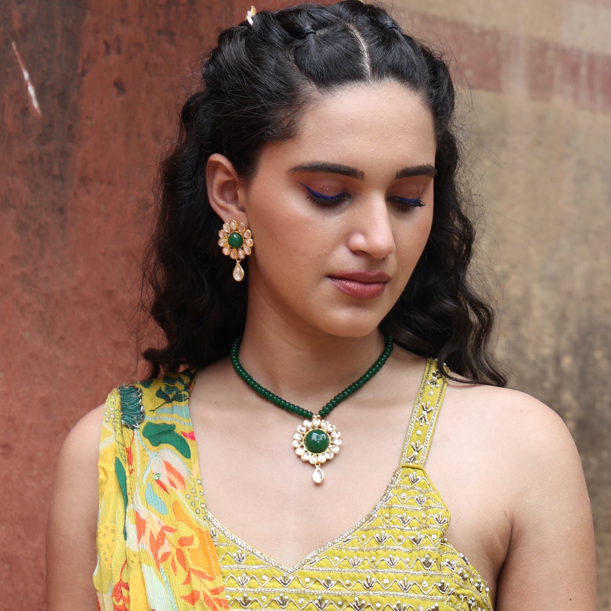 Kundan Floral Pendant Set With Earrings