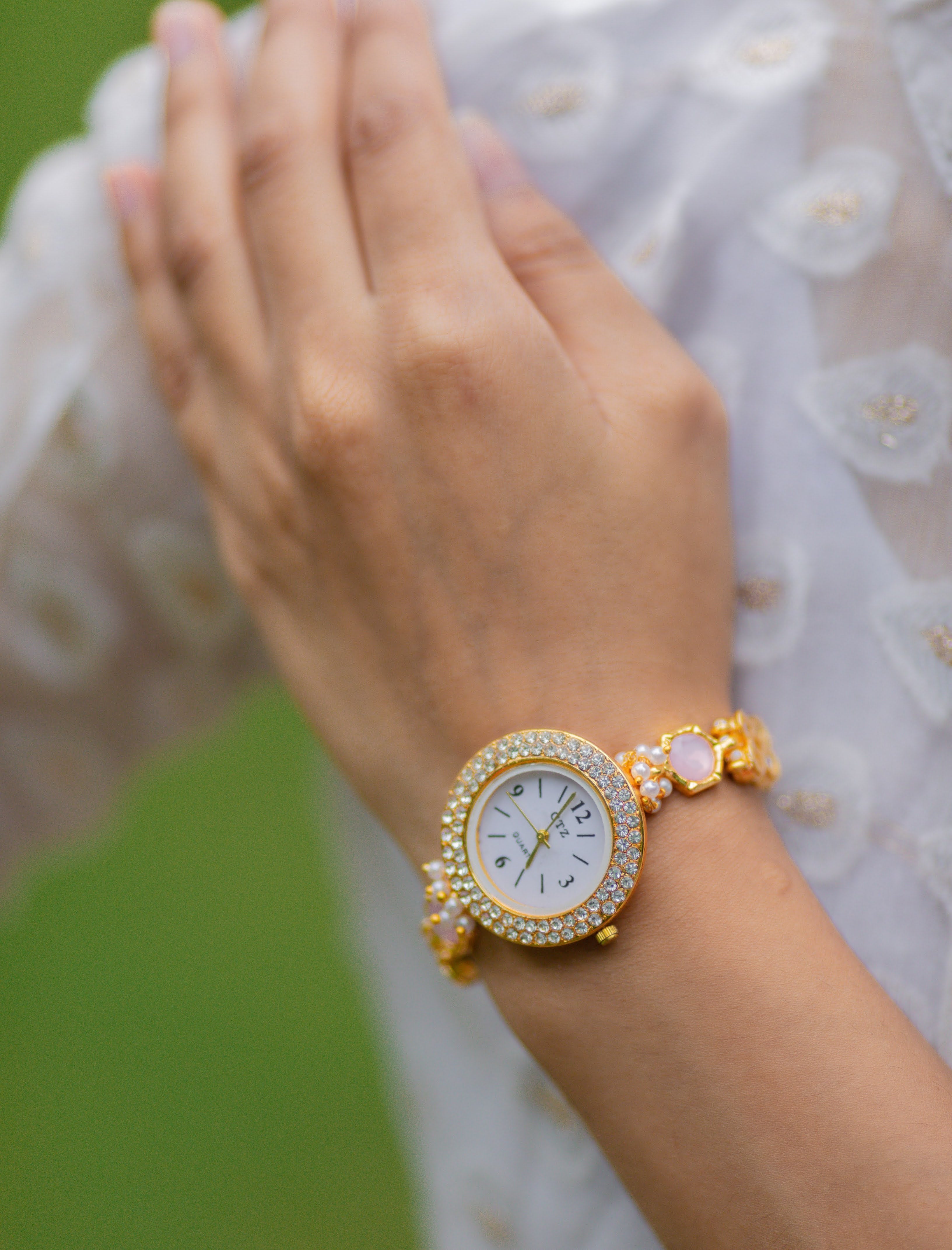 Elegant Kundan Stone Wrist Watch