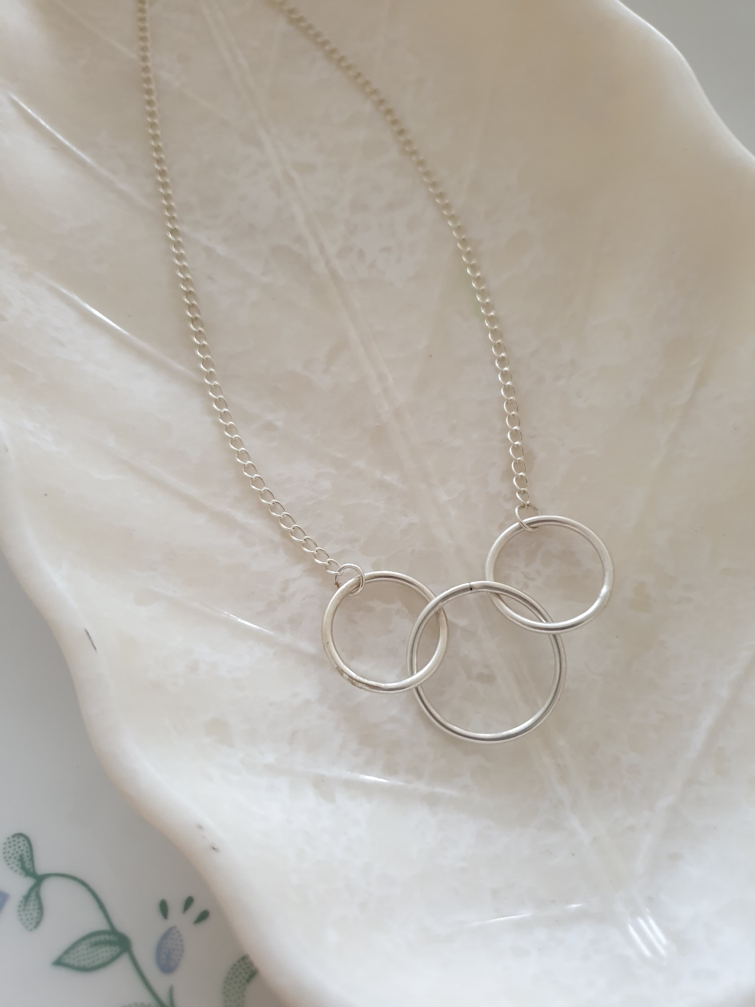 Silver Three Linked Circle Delicate Necklace