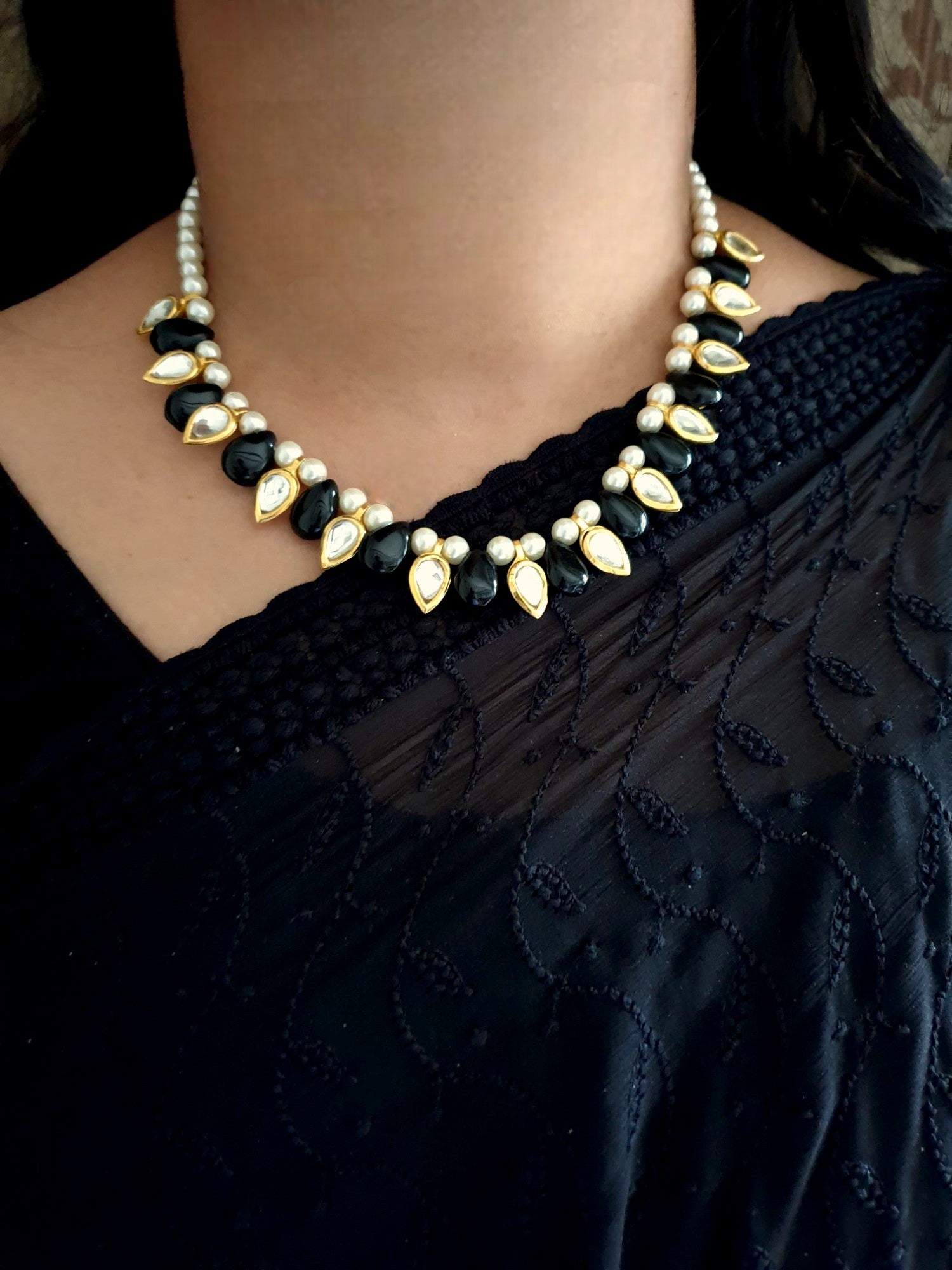 Black Stone Single Kundan Pearl Necklace Set With Earrings