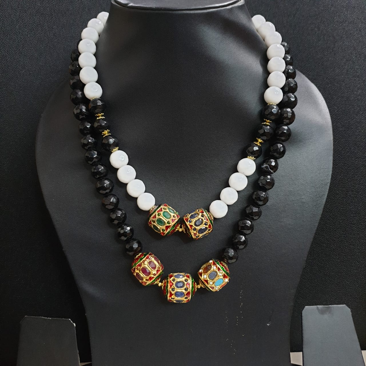 Black and White Jadau Stone Necklace