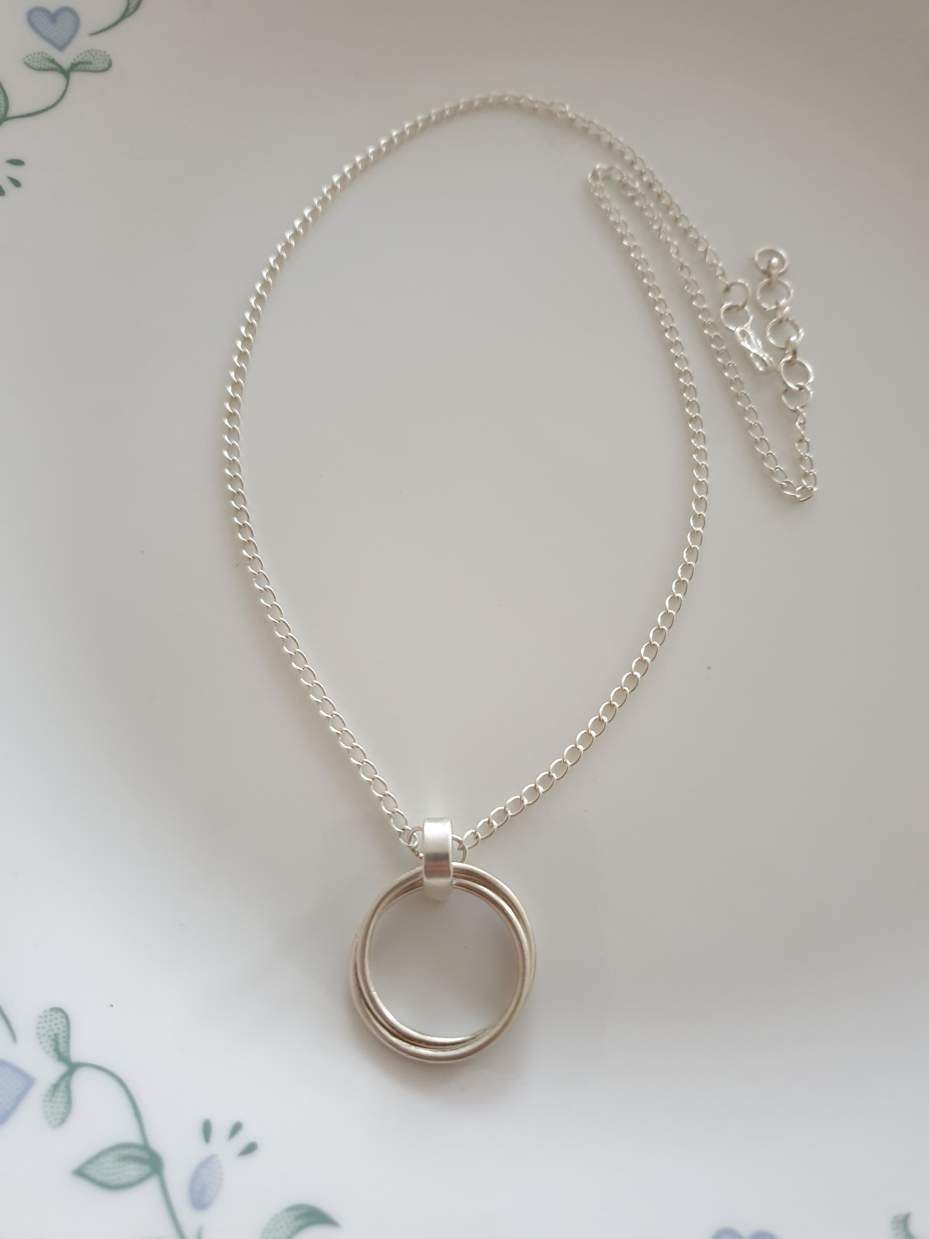 Silver Two InterLinked Circle Delicate Necklace