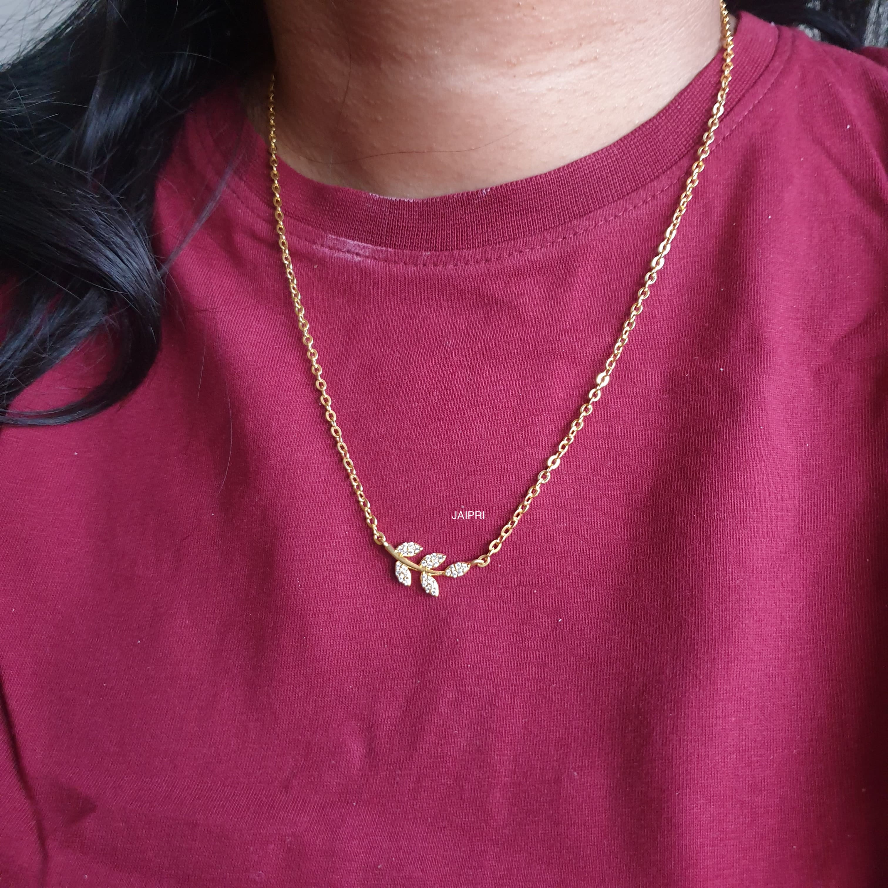 Minimal Leaf Design Necklace