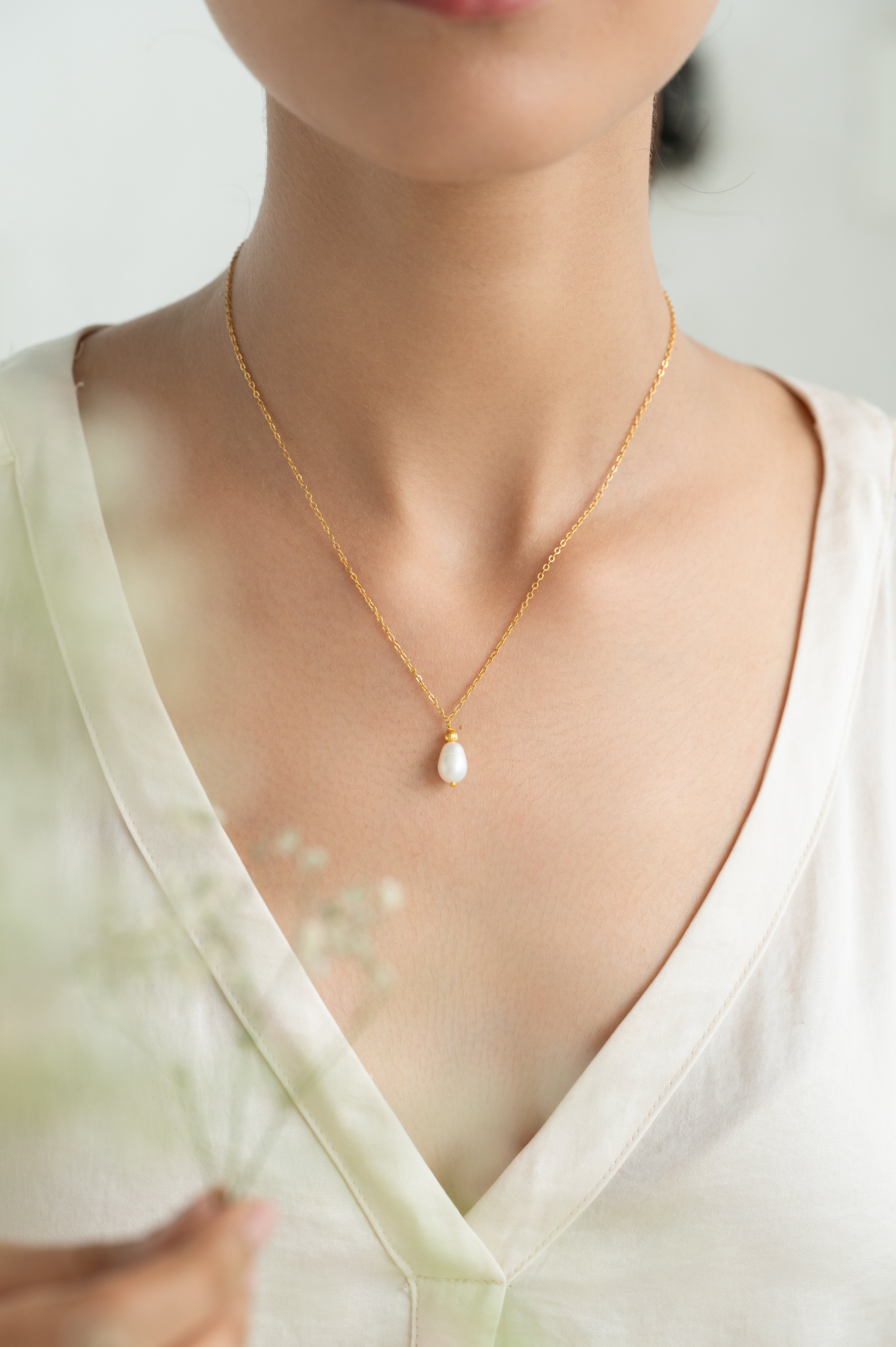 Gold Pearl Drop Pendant Minimal Necklace for Women