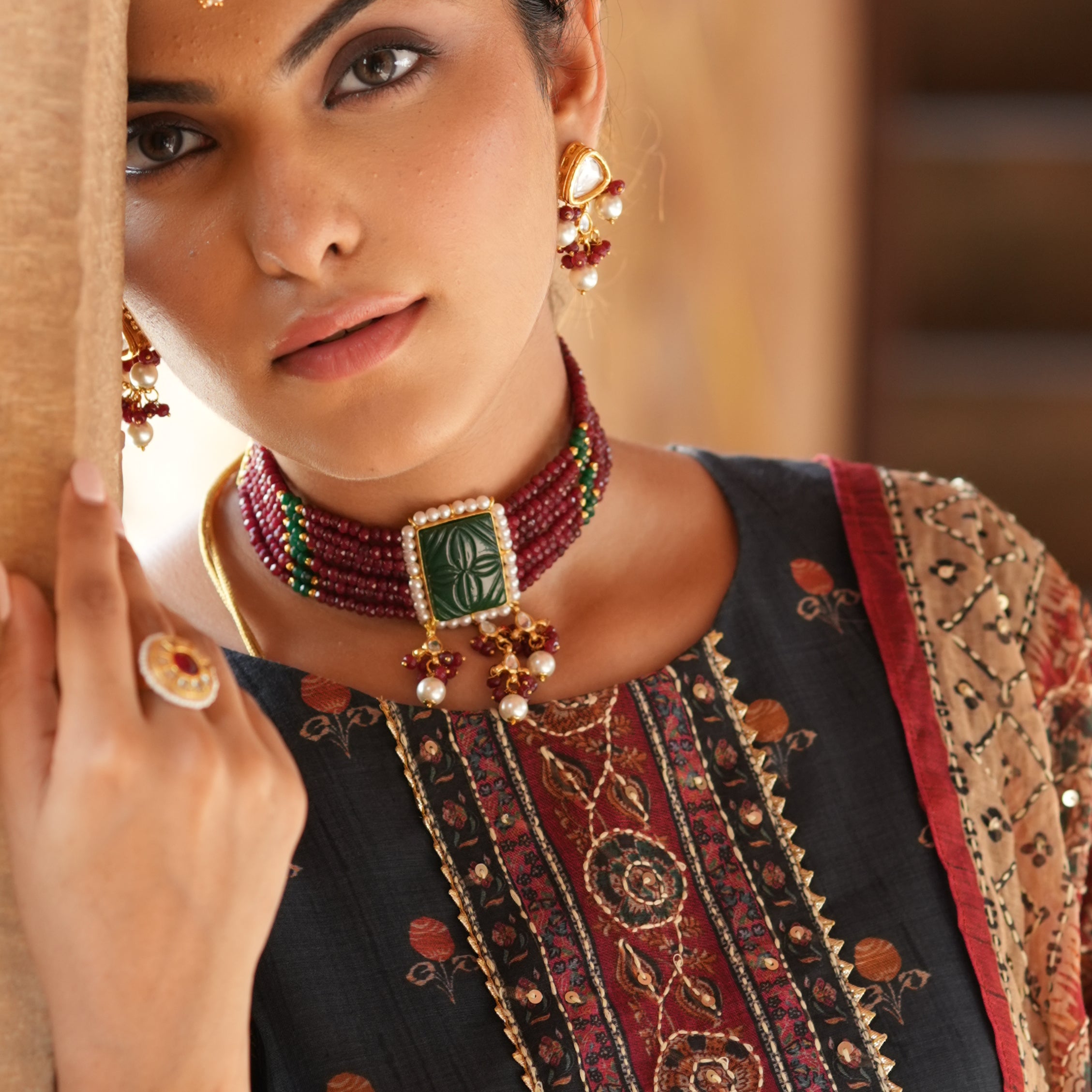 Carving Stone Red Beaded Choker Necklace With Earrings