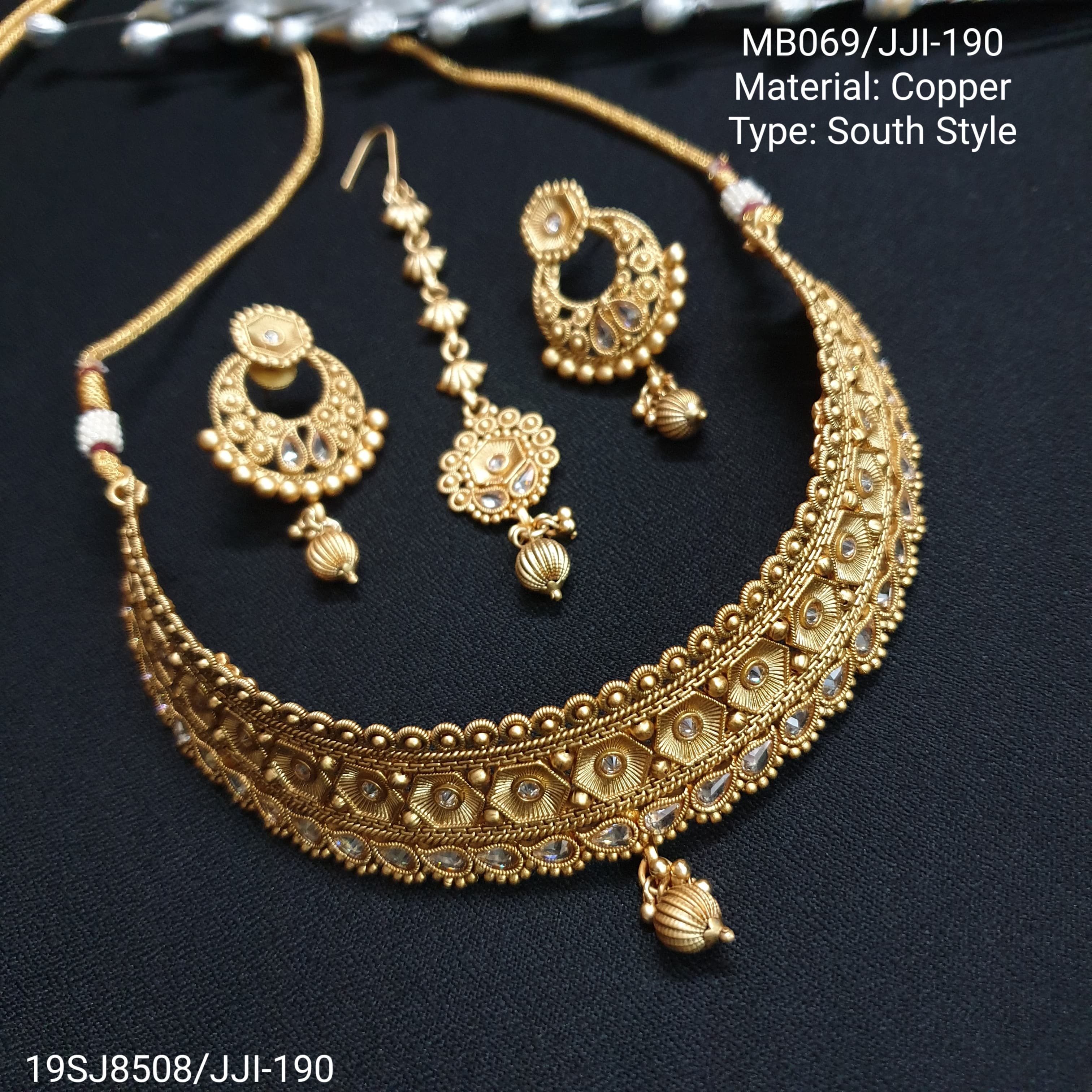 Antique Gold Tone Choker Necklace With Maangtikka