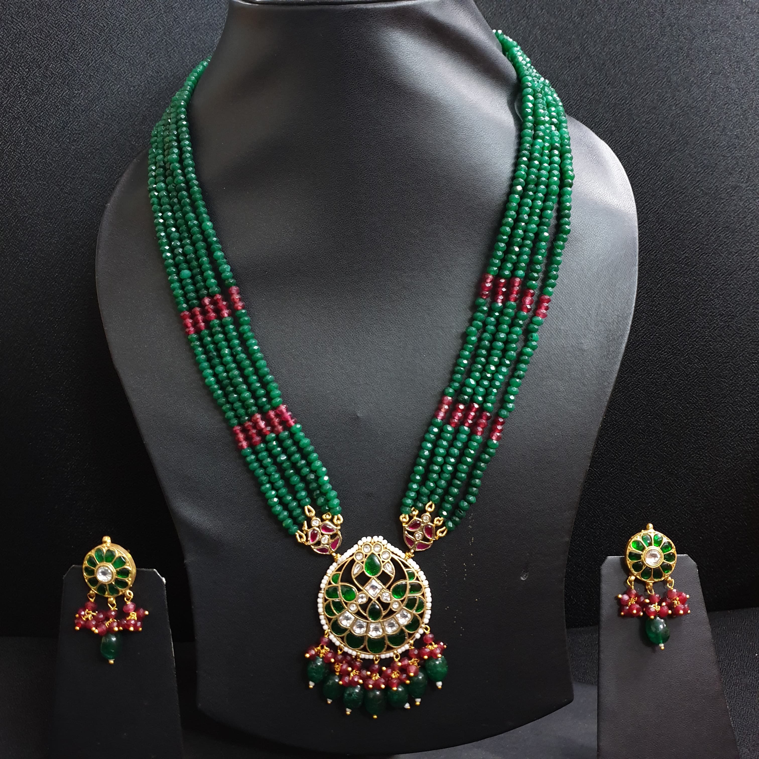 Gold Tone South Jadau Pendant Set