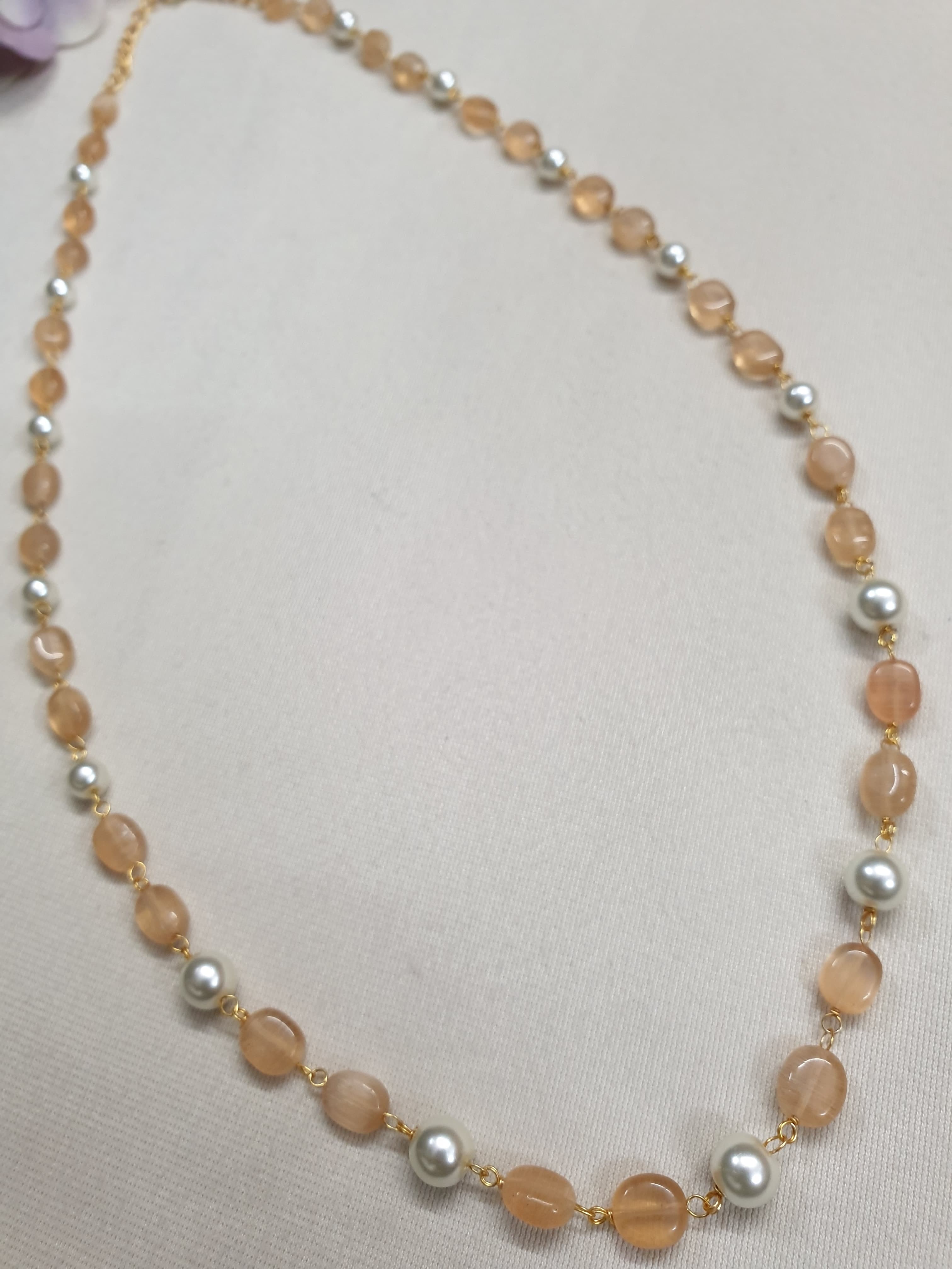 Peach Stone and Pearl Beaded Single Layered Necklace