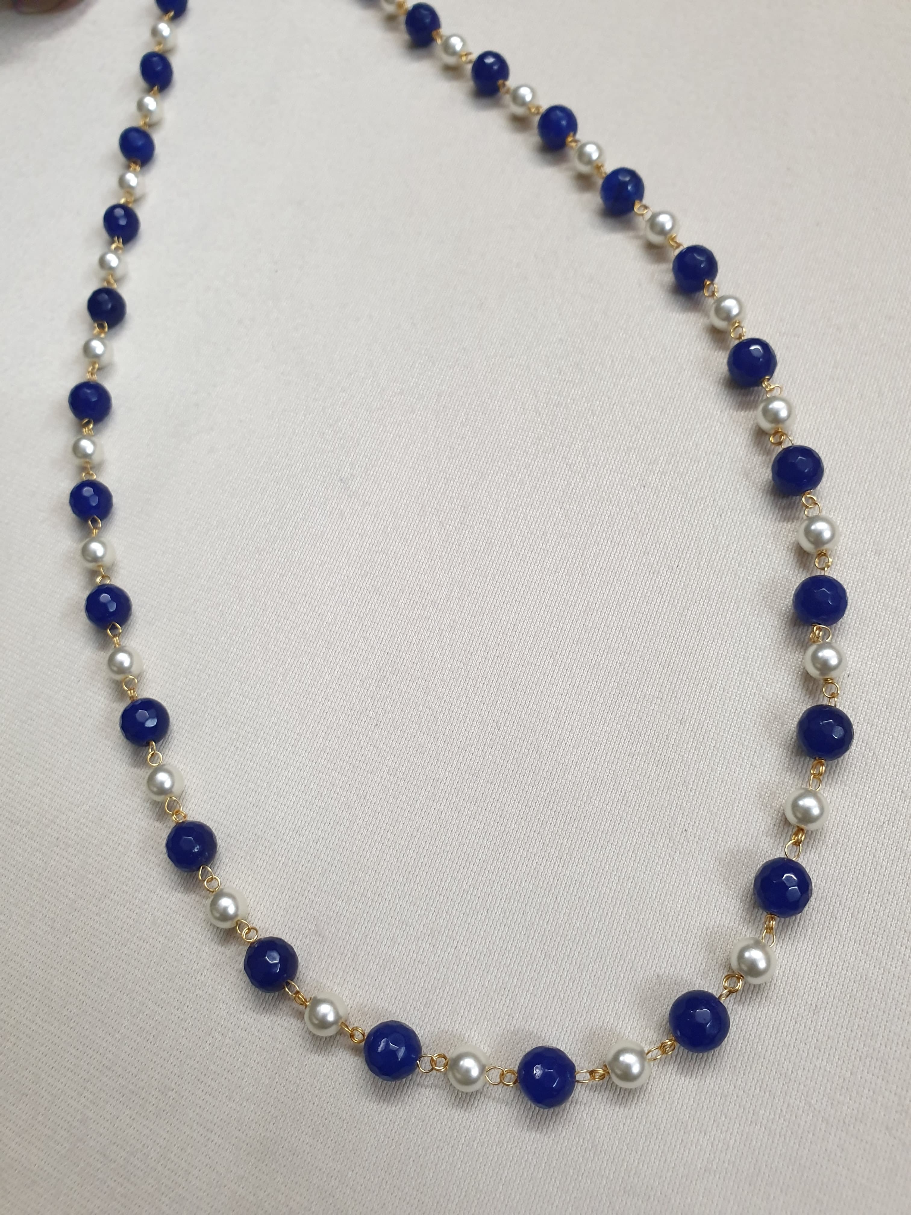 Dark Blue Stone and Pearl Beaded Single Layered Necklace