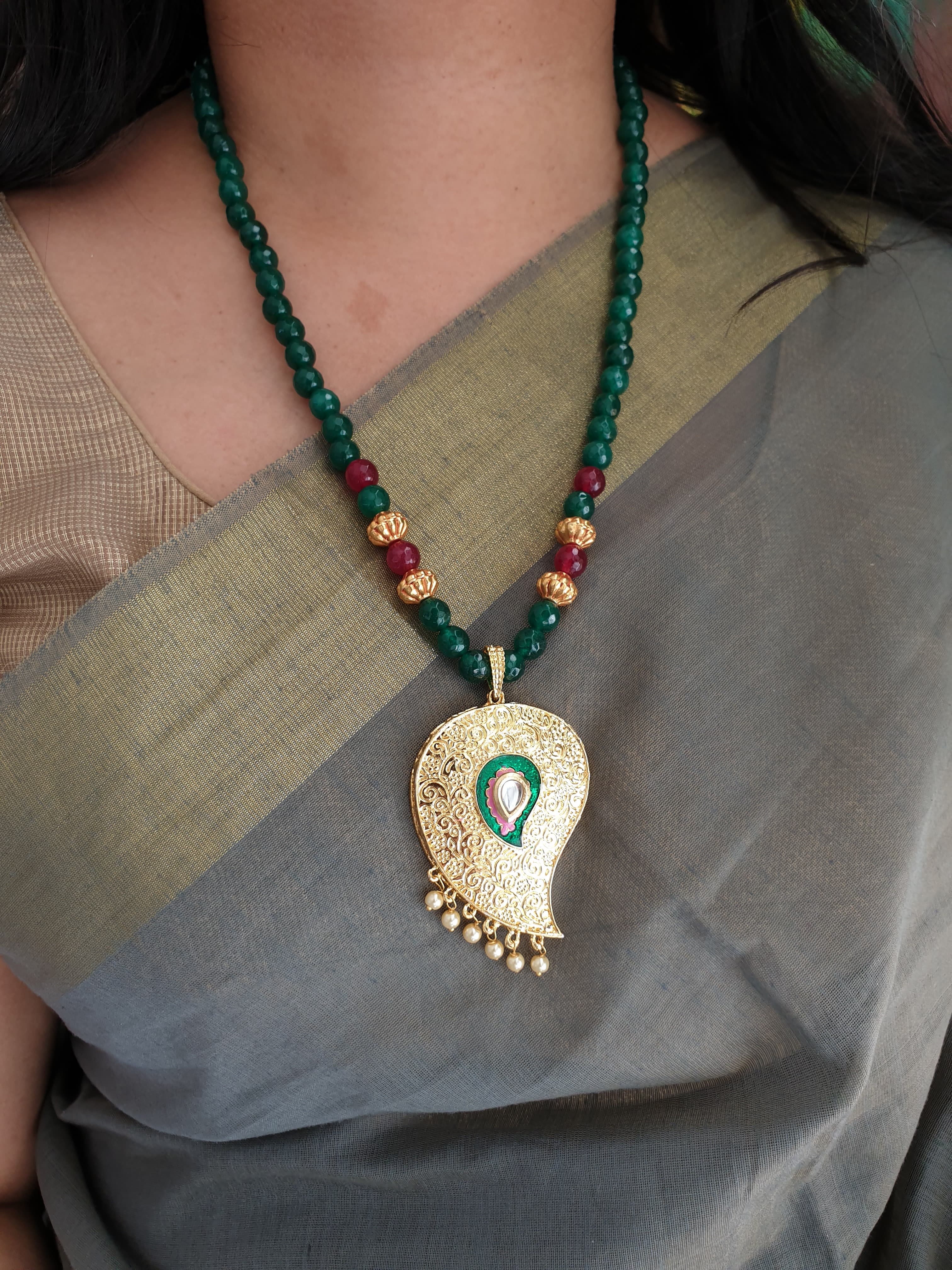 Green Stone Beads Adorable Leaf Pendant With Earrings