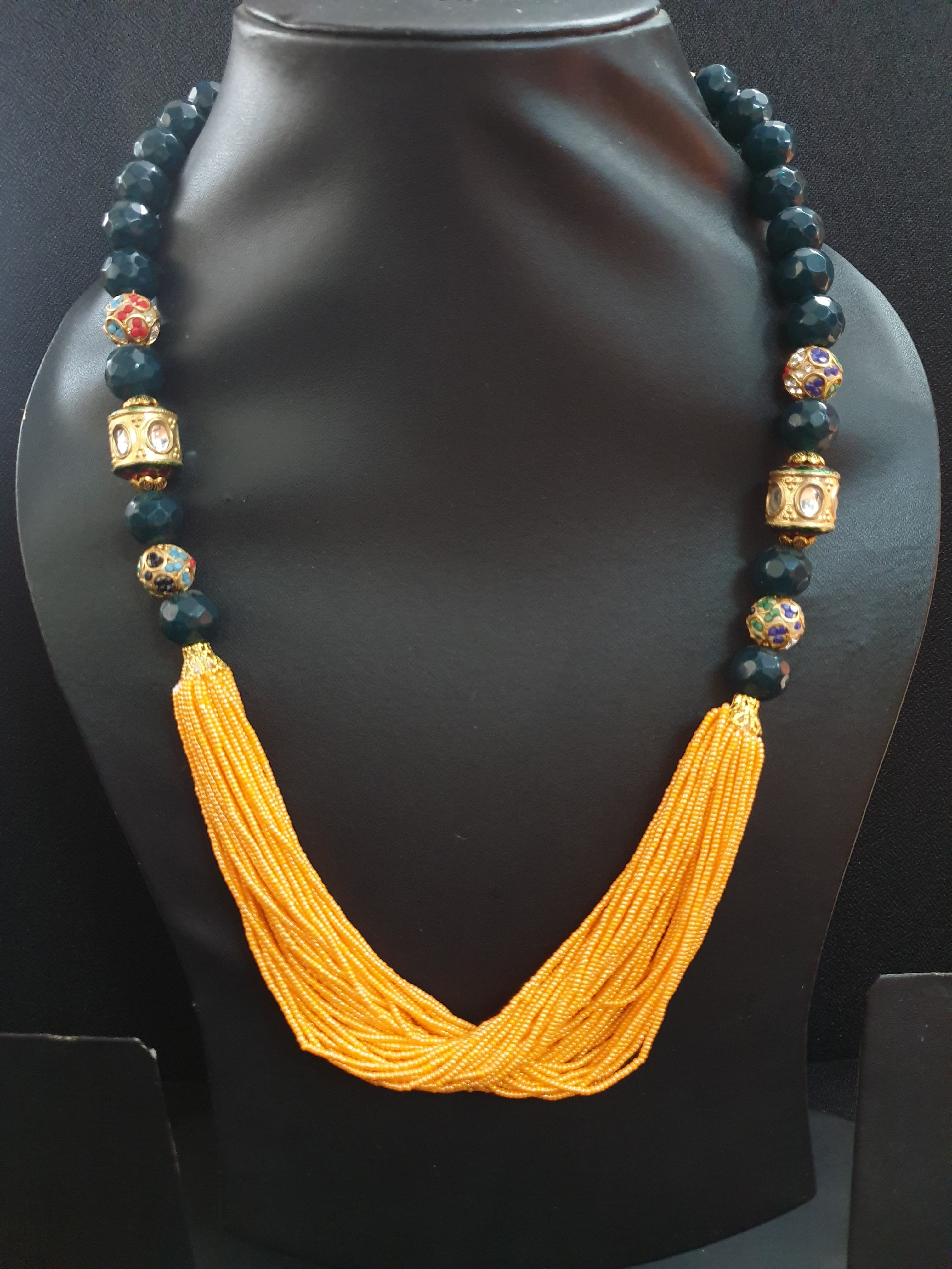 Green Jadau Peach Seed Bead Necklace Set
