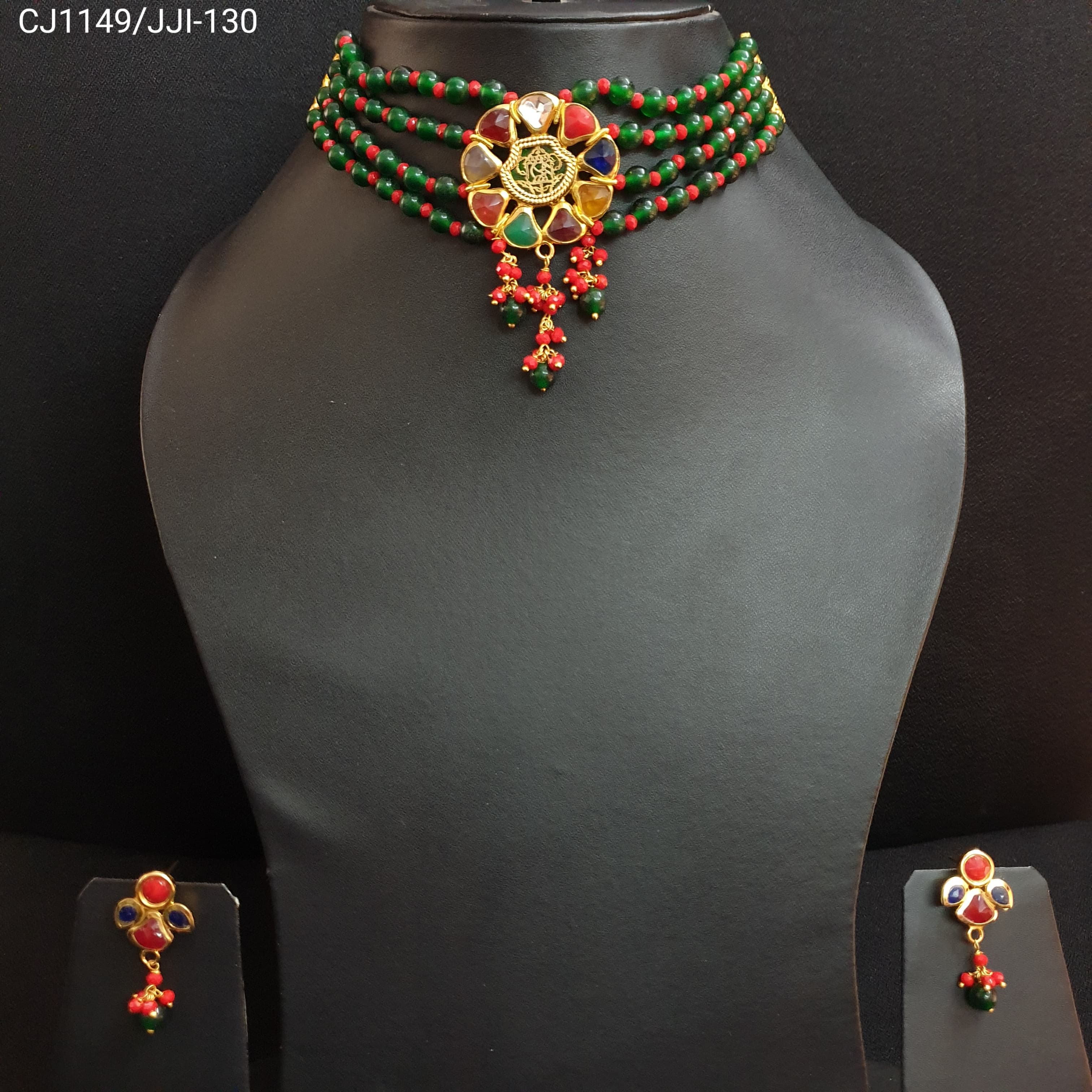 Green Stone Thewa Choker Necklace With Earrings