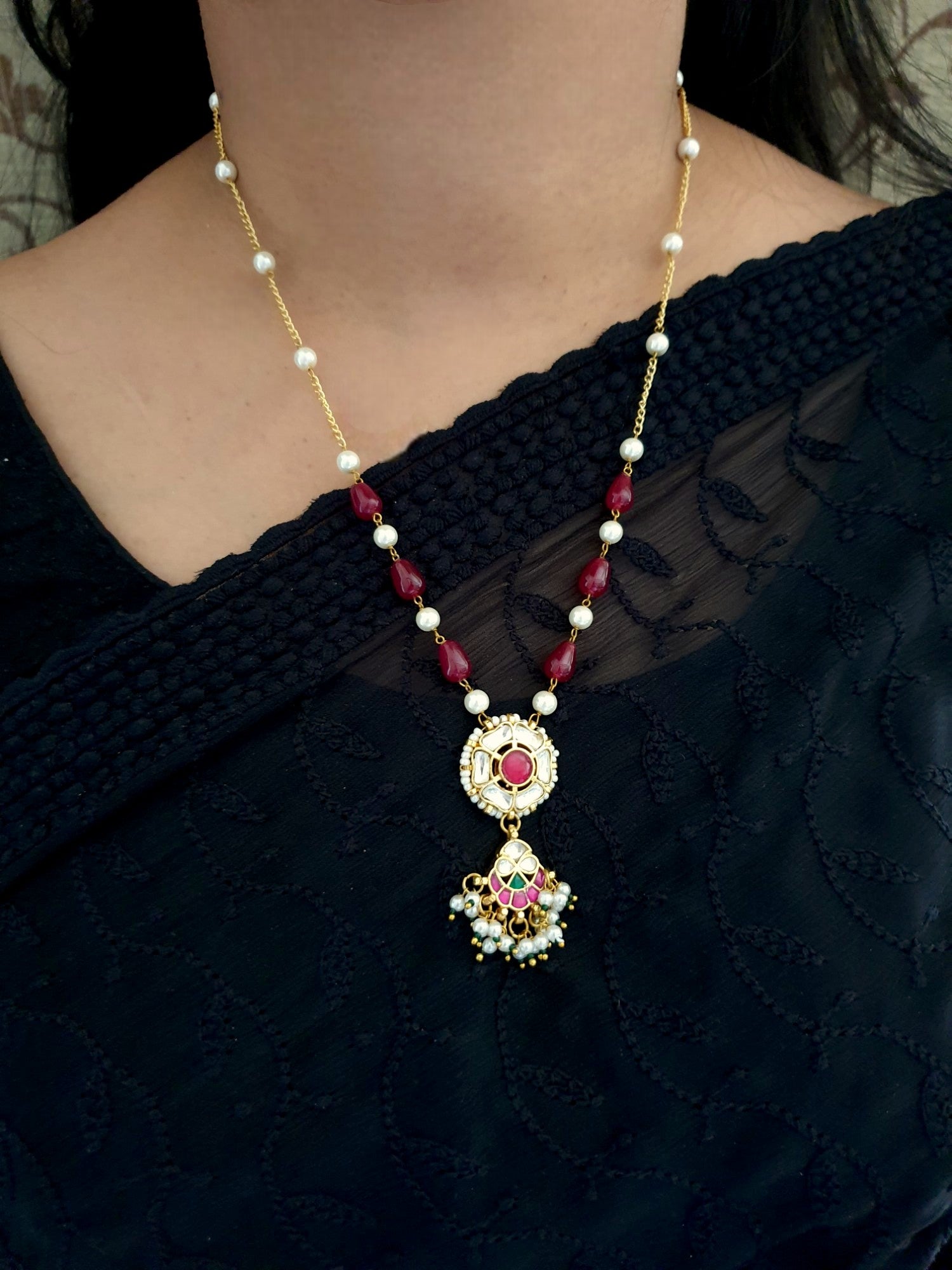 Red Jadau Kundan Stone Small Pendant Set With Earrings