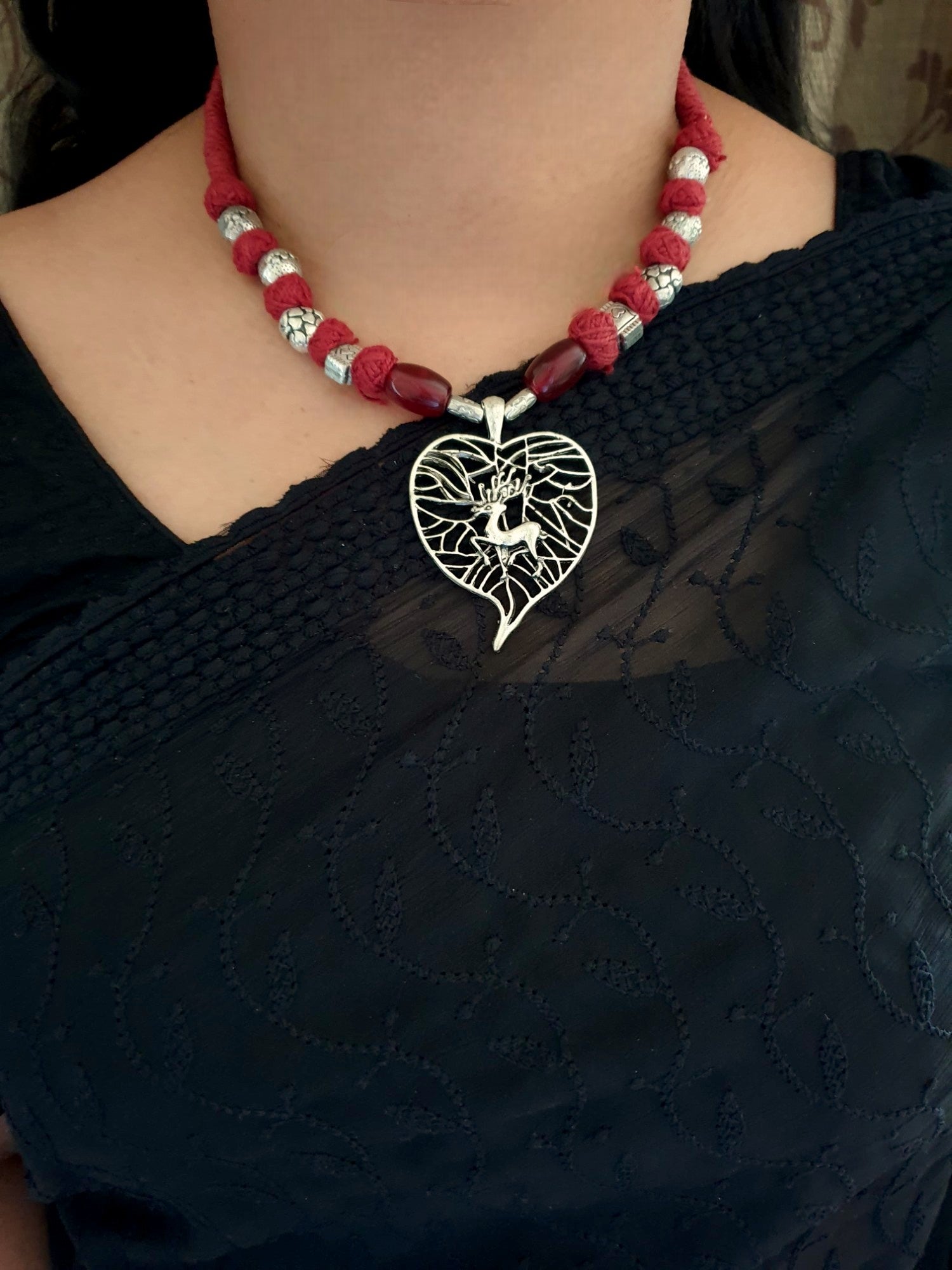Leaf Design Adorable Necklace With Earrings