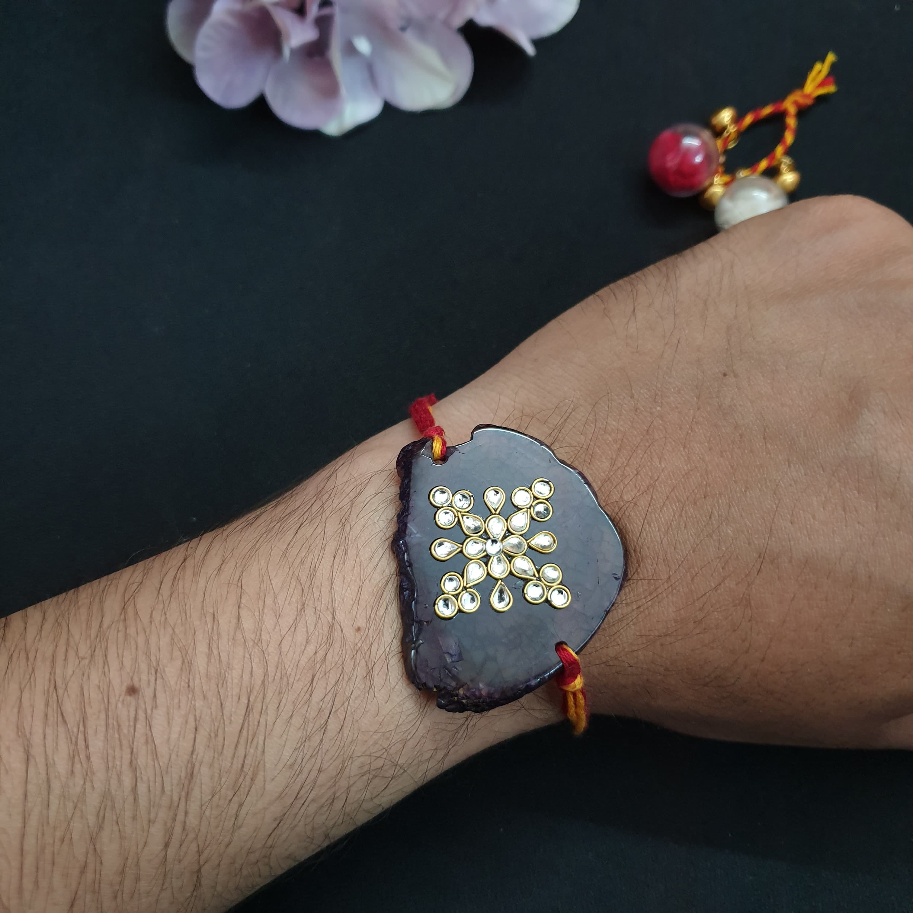 Uneven Kundan Stone Rakhi For Rakshabandhan (Pack of One)