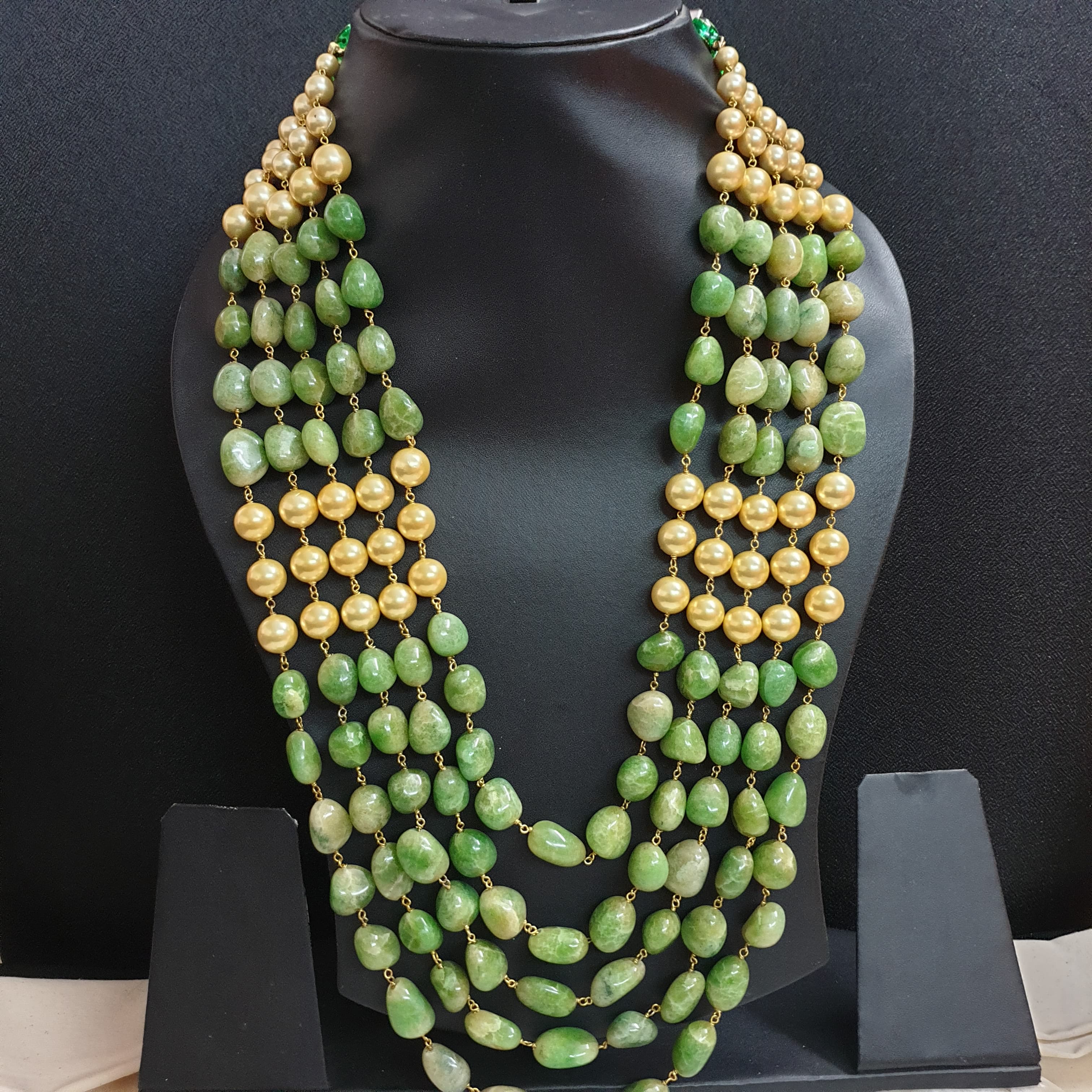 Green Stone Necklace Set With Kundan Brooch