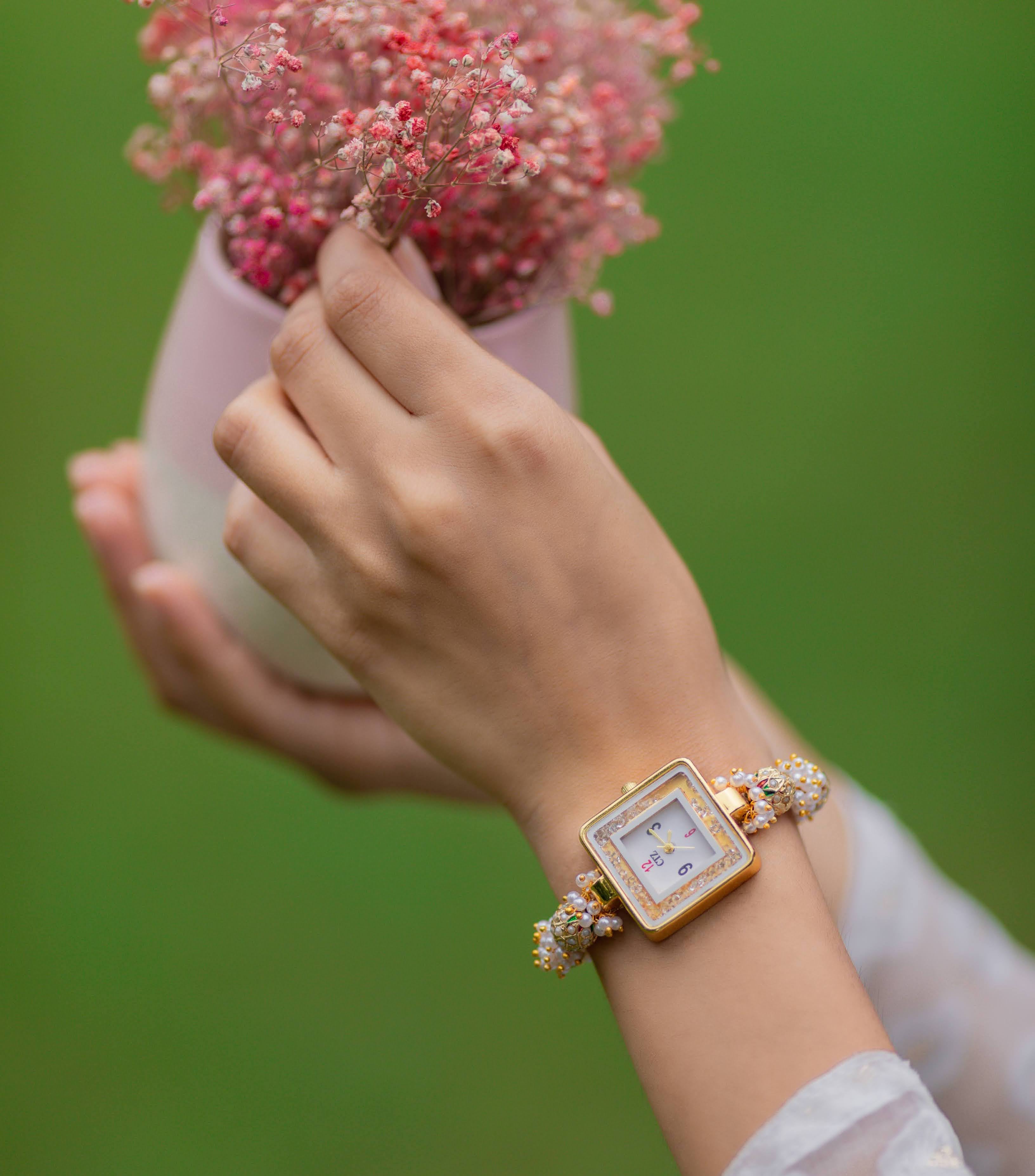 Real Jadau Pearl Wrist Watch