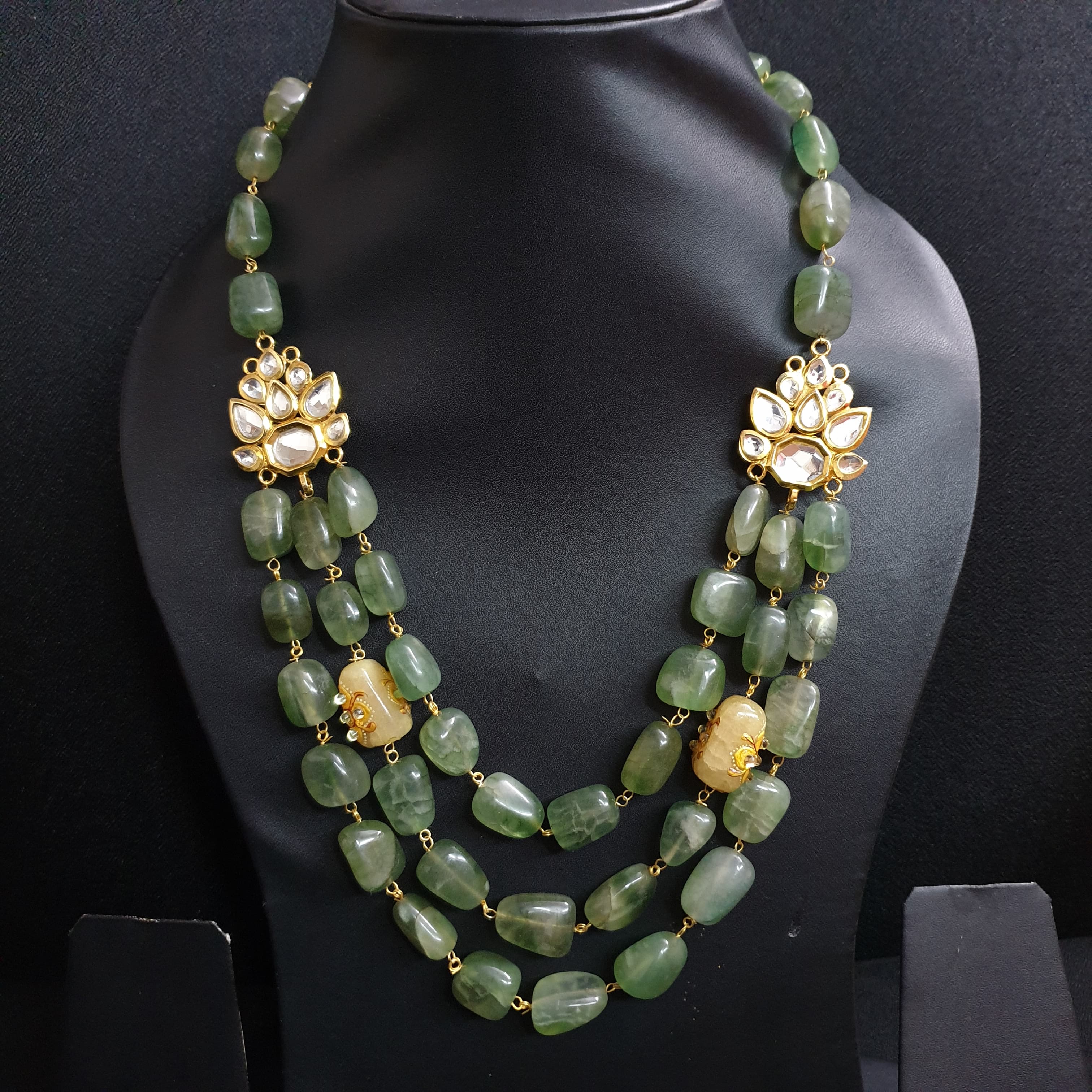 Emerald Stone Necklace With Kundan Brooch