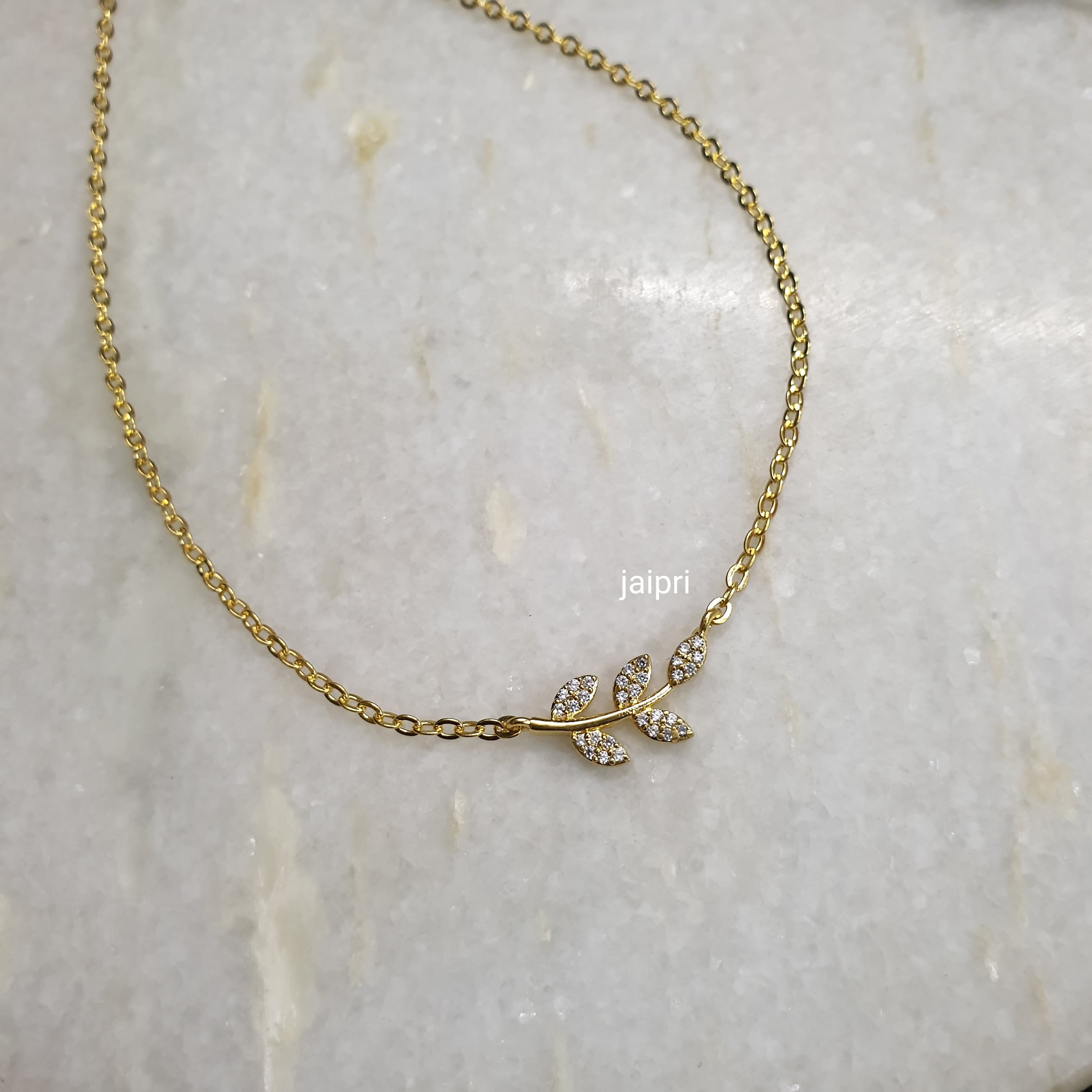 Minimal Leaf Design Necklace