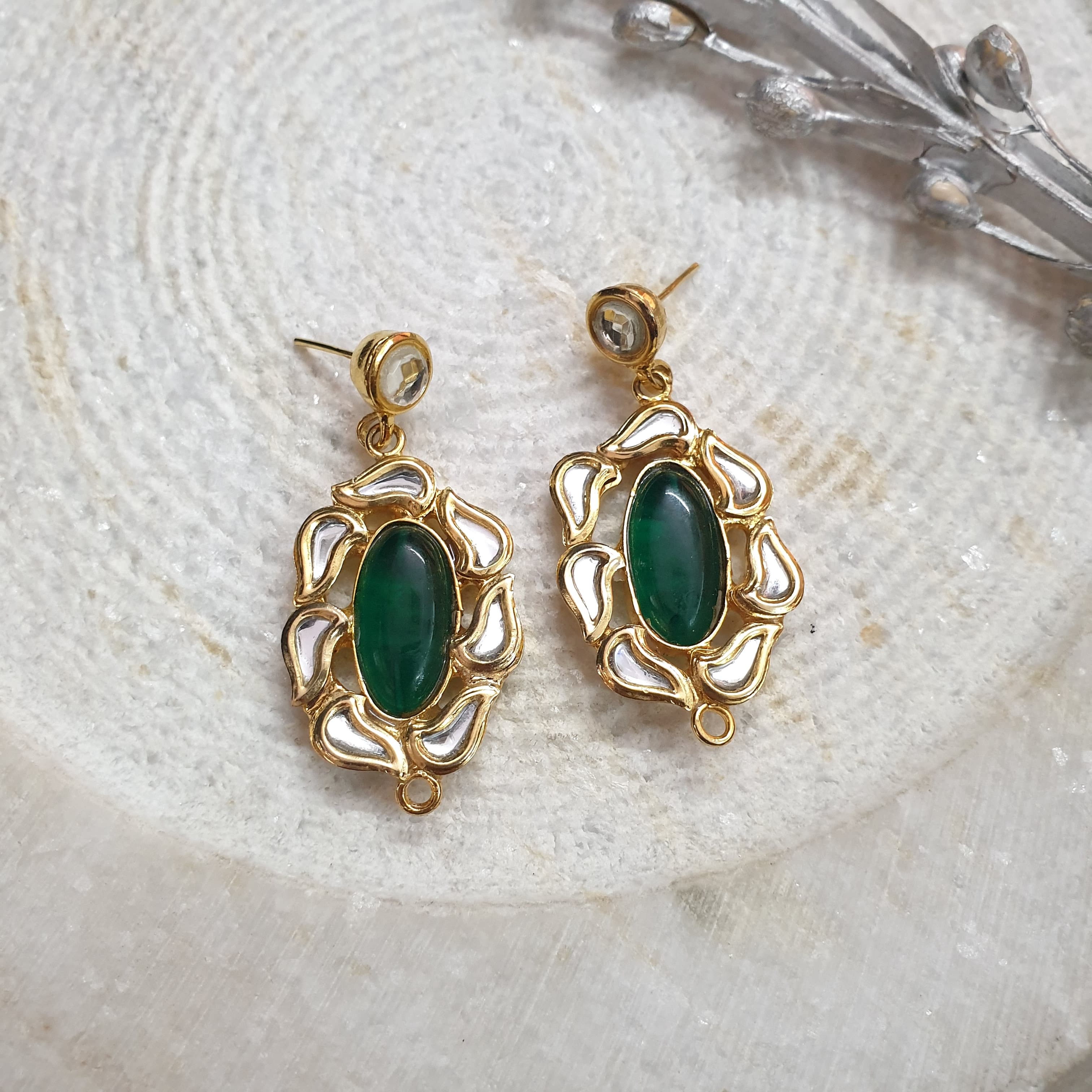 22k Gold Plated Emerald Stone Kundan Dangle Earrings – Jaipri