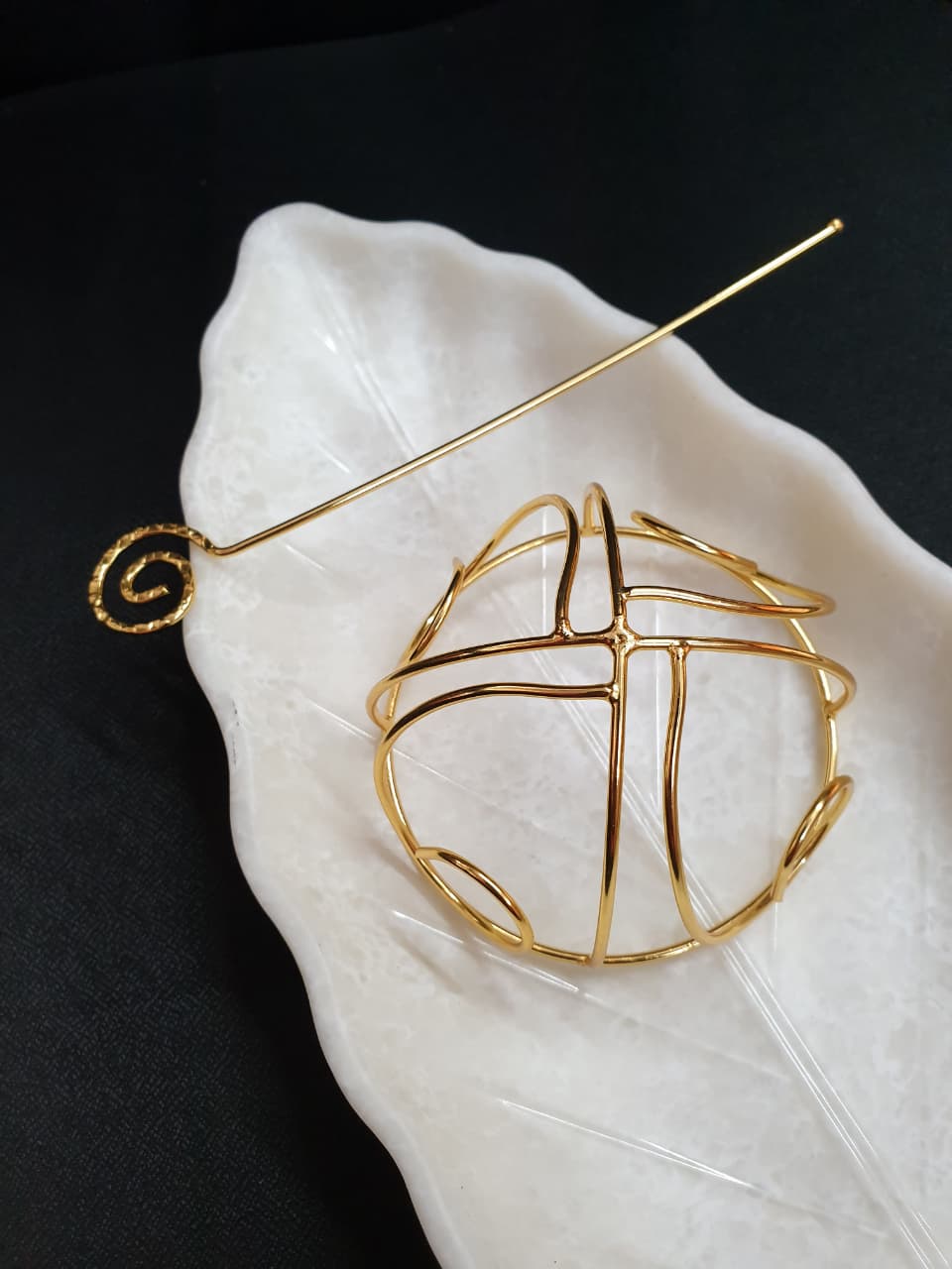 Minimalist Gold Wire Bun Cage Pin