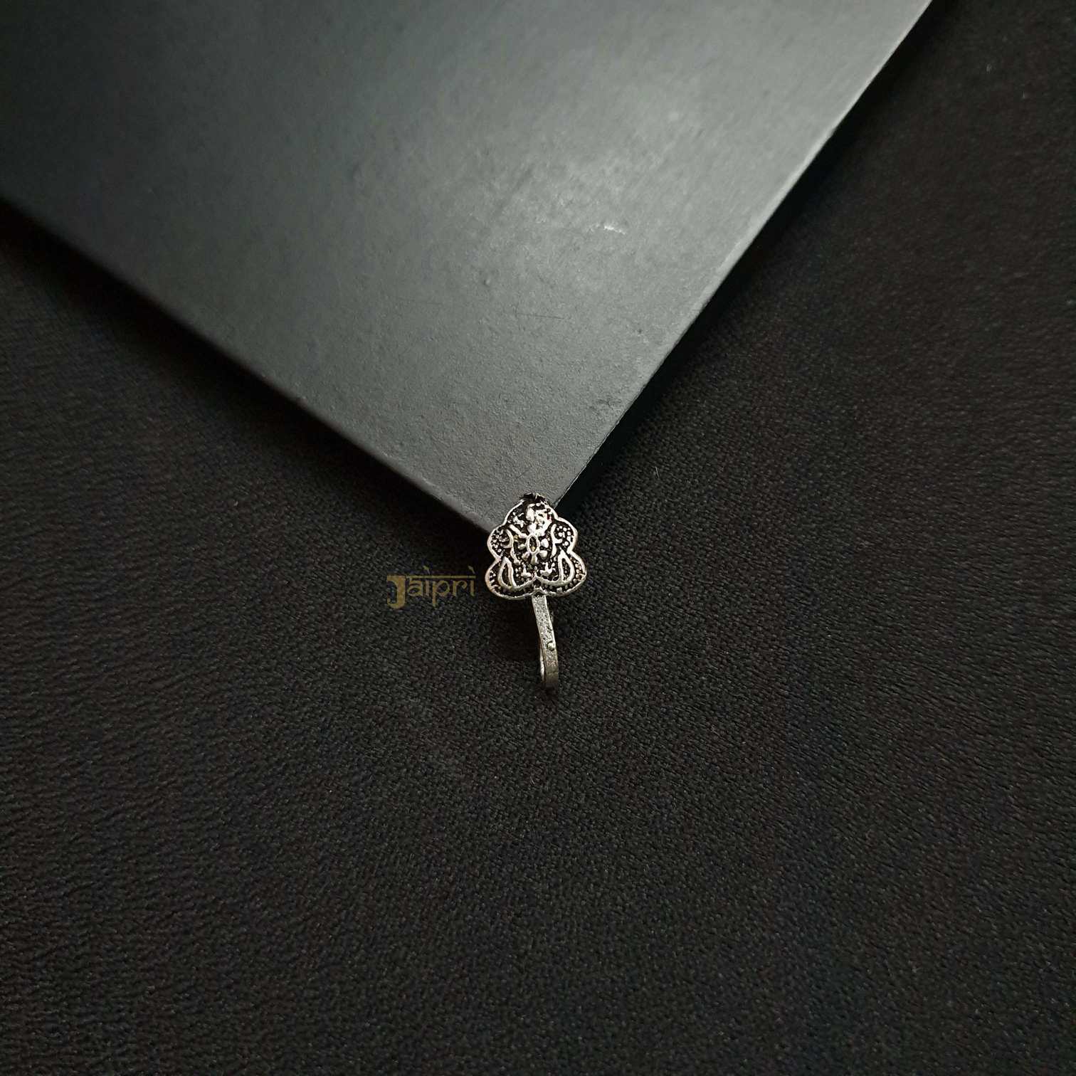 Beautiful Leaf Design Clip On Nose Pin