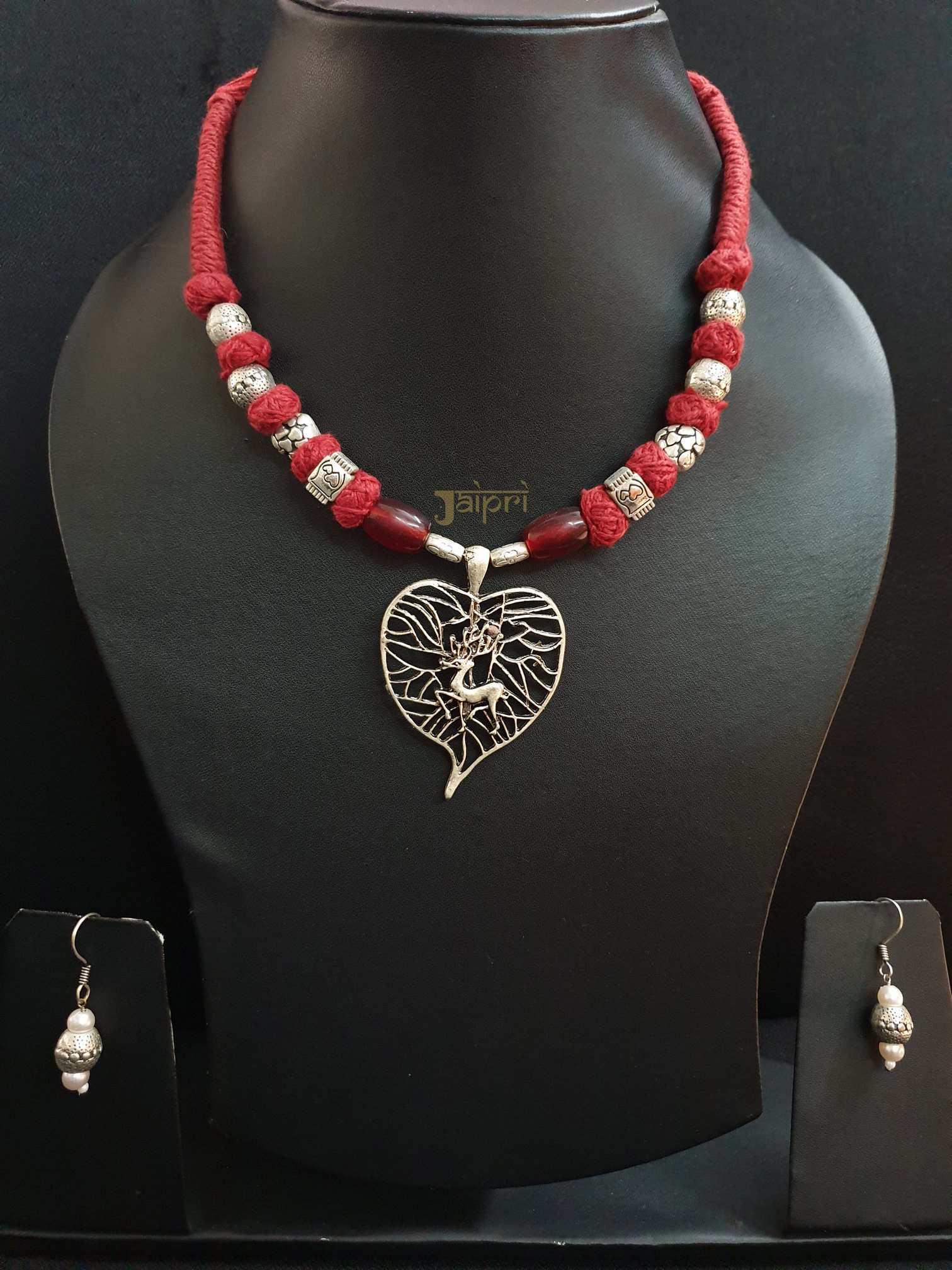 Leaf Design Adorable Necklace With Earrings
