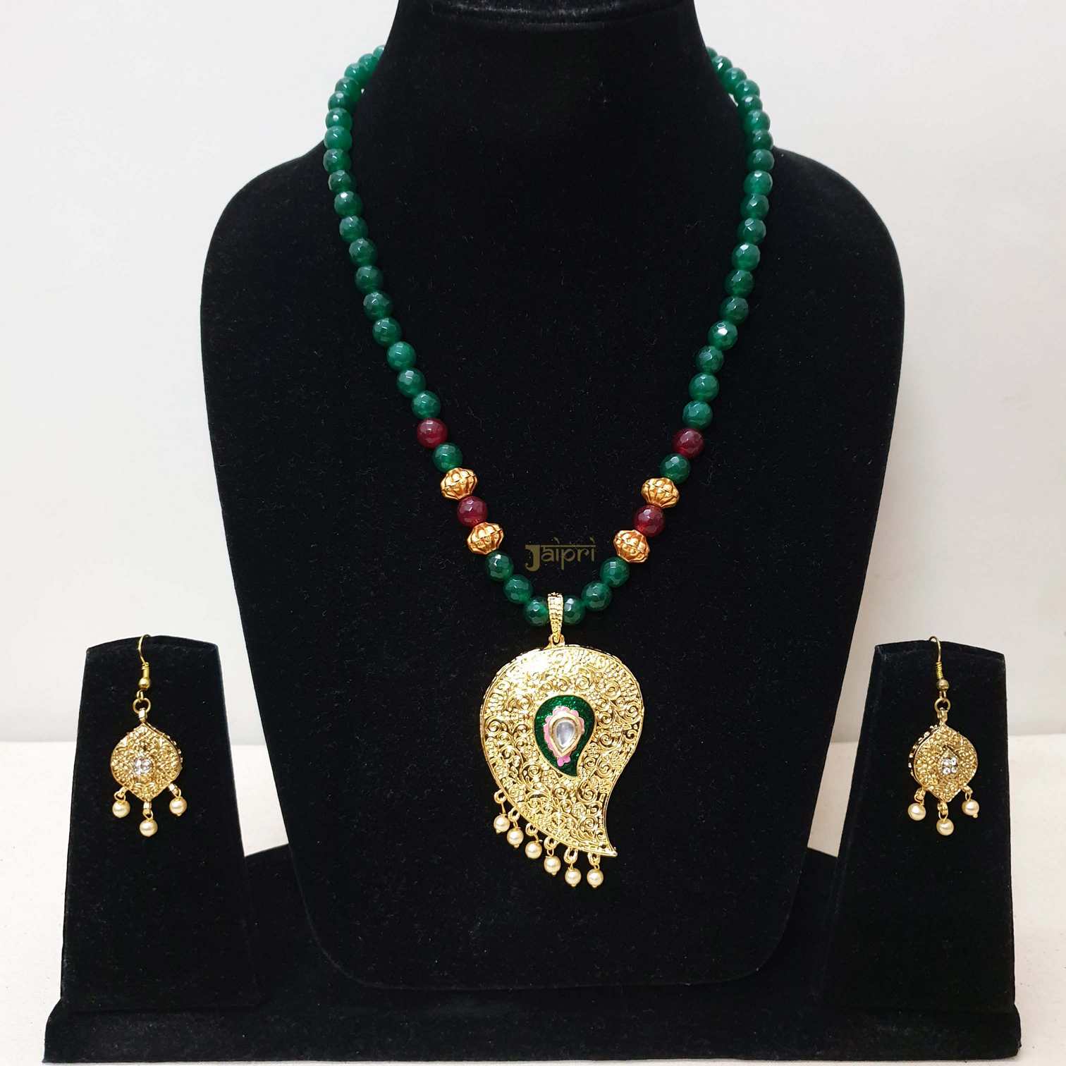 Green Stone Beads Adorable Leaf Pendant With Earrings