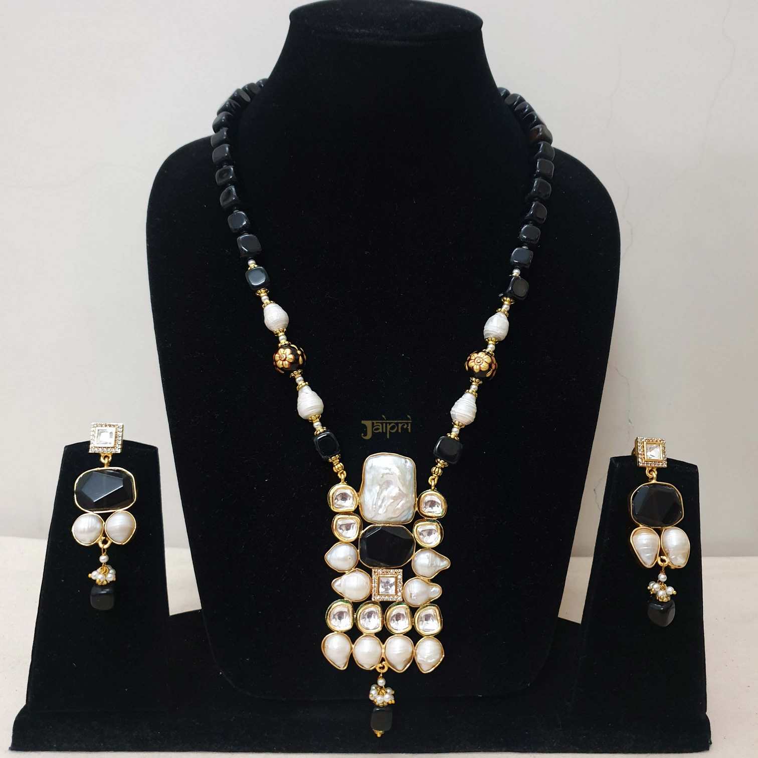 Black & White Beads Stone Fusion Pendant With Earrings