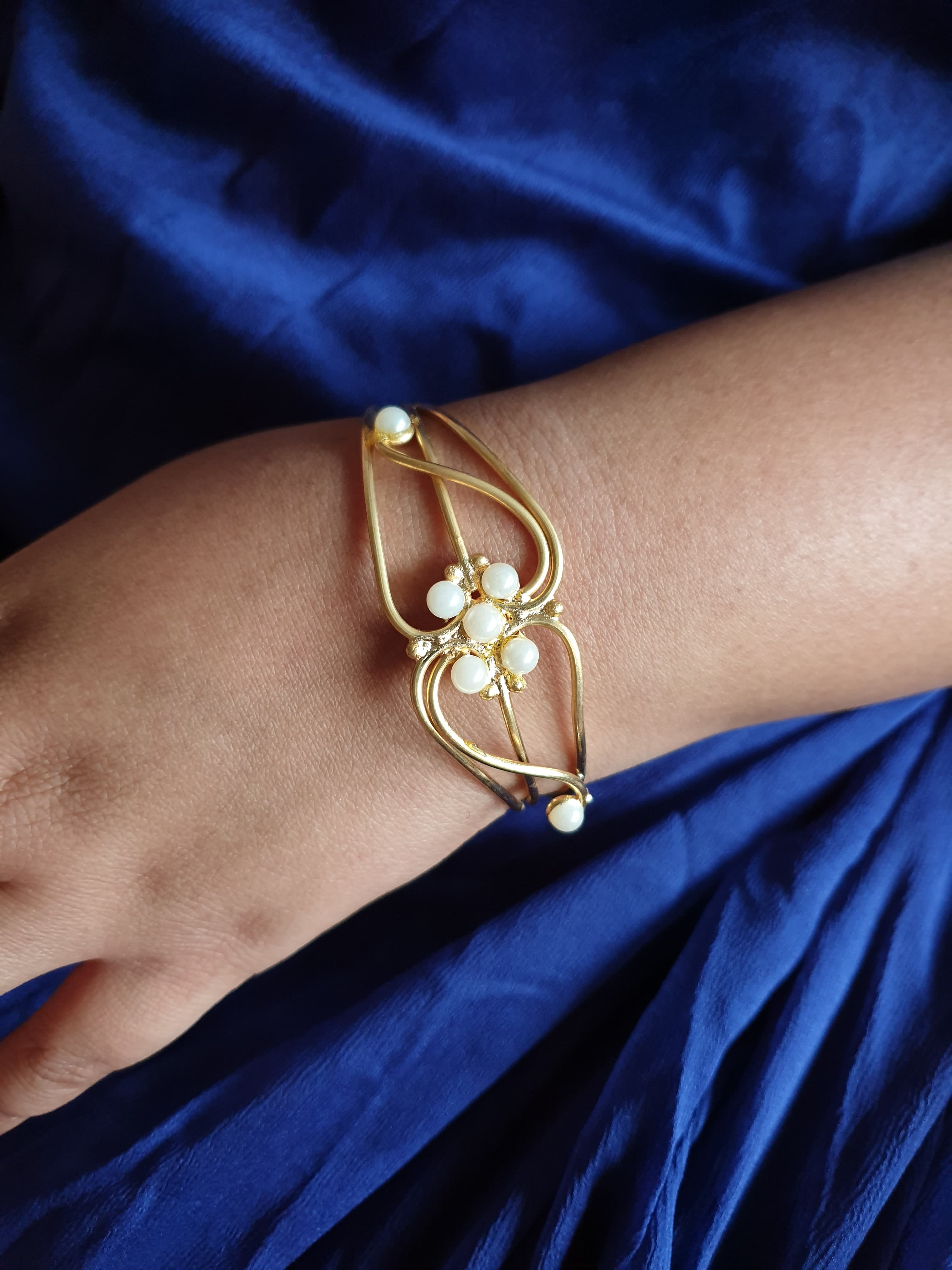 Gold Tone Pearl Freesize Handcuff