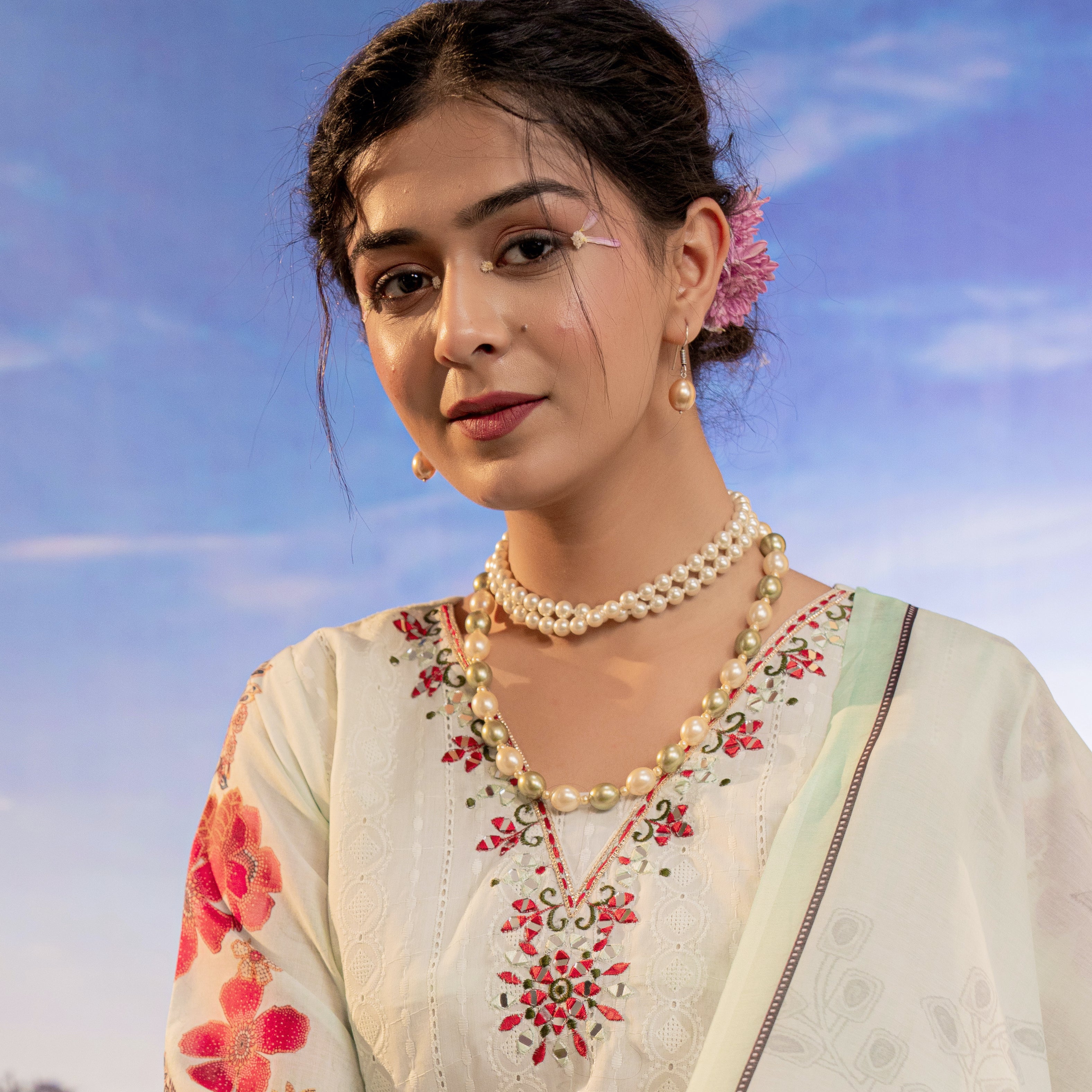 Golden and Green Shell Pearl And Double Layer Pearl Choker With Earrings