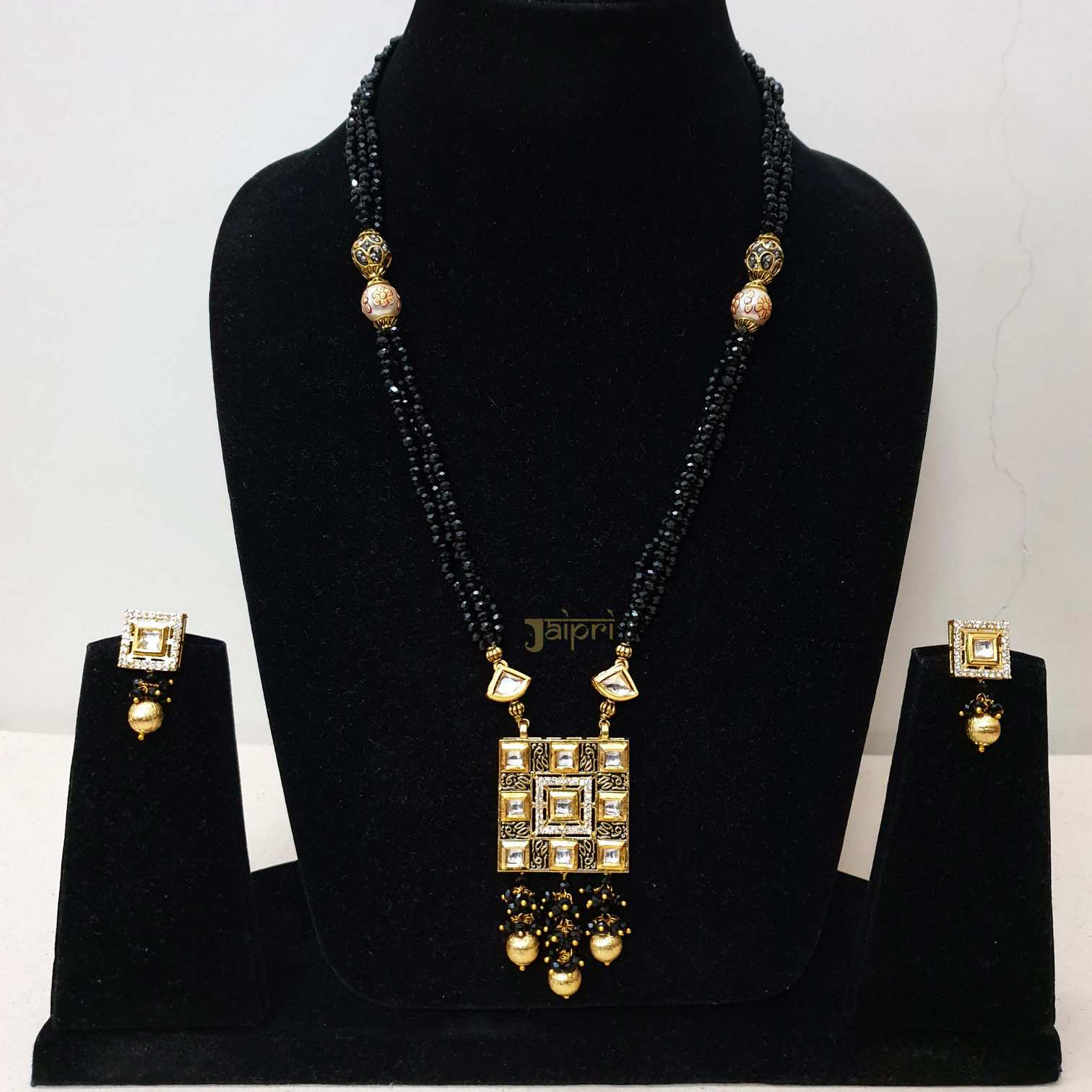 Black Beads Stone Kundan Pendant With Earrings