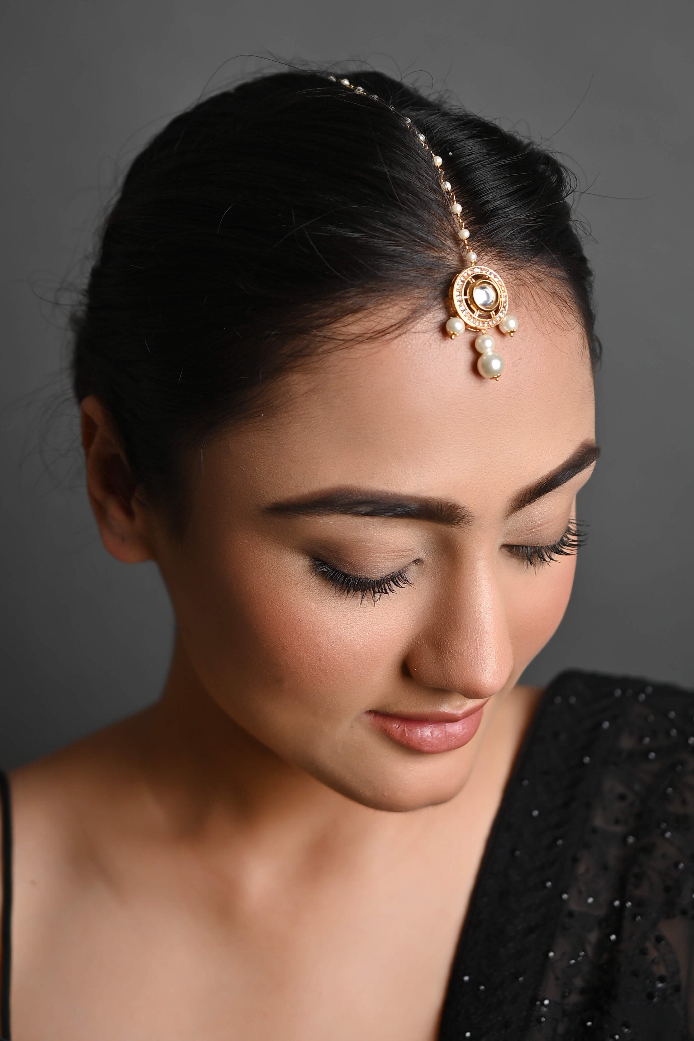 Kundan Mathapatti Along With Maang Tikka And Earrings