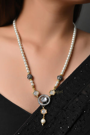 Kundan Stone Delicate Pendant Set