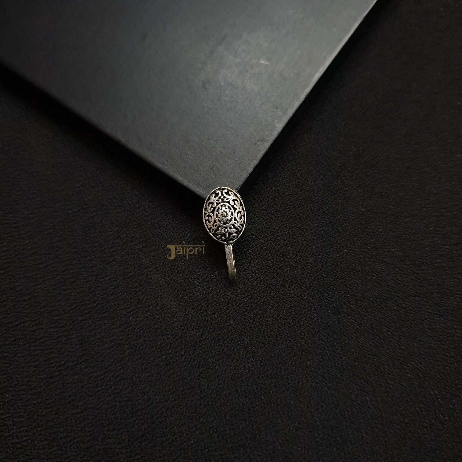 Floral Design Nose Pin