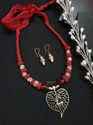 Leaf Design Adorable Necklace With Earrings