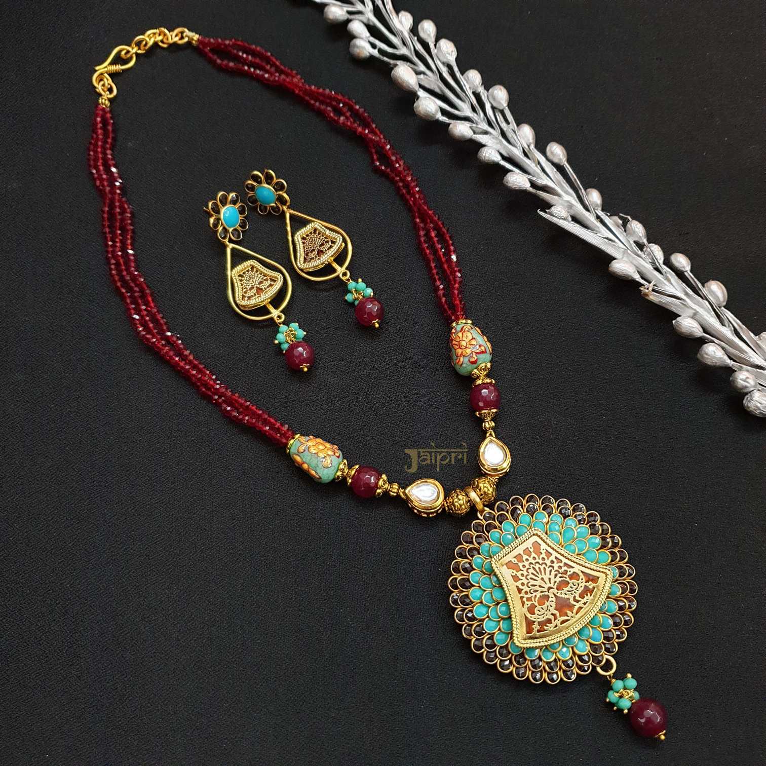 Red Beads Stone Floral Fusion Pendant With Earrings