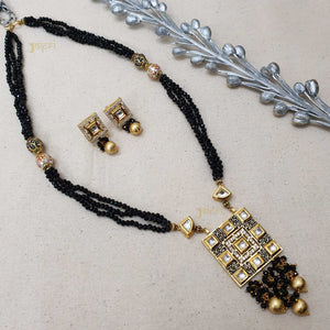 Black Beads Stone Kundan Pendant With Earrings