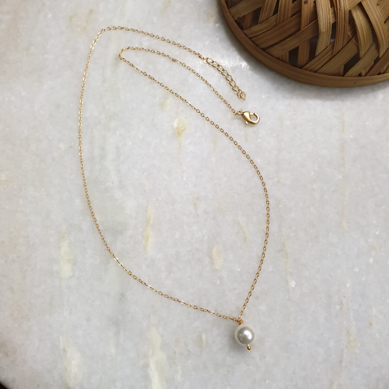 Round Shell Pearl Chain Necklace