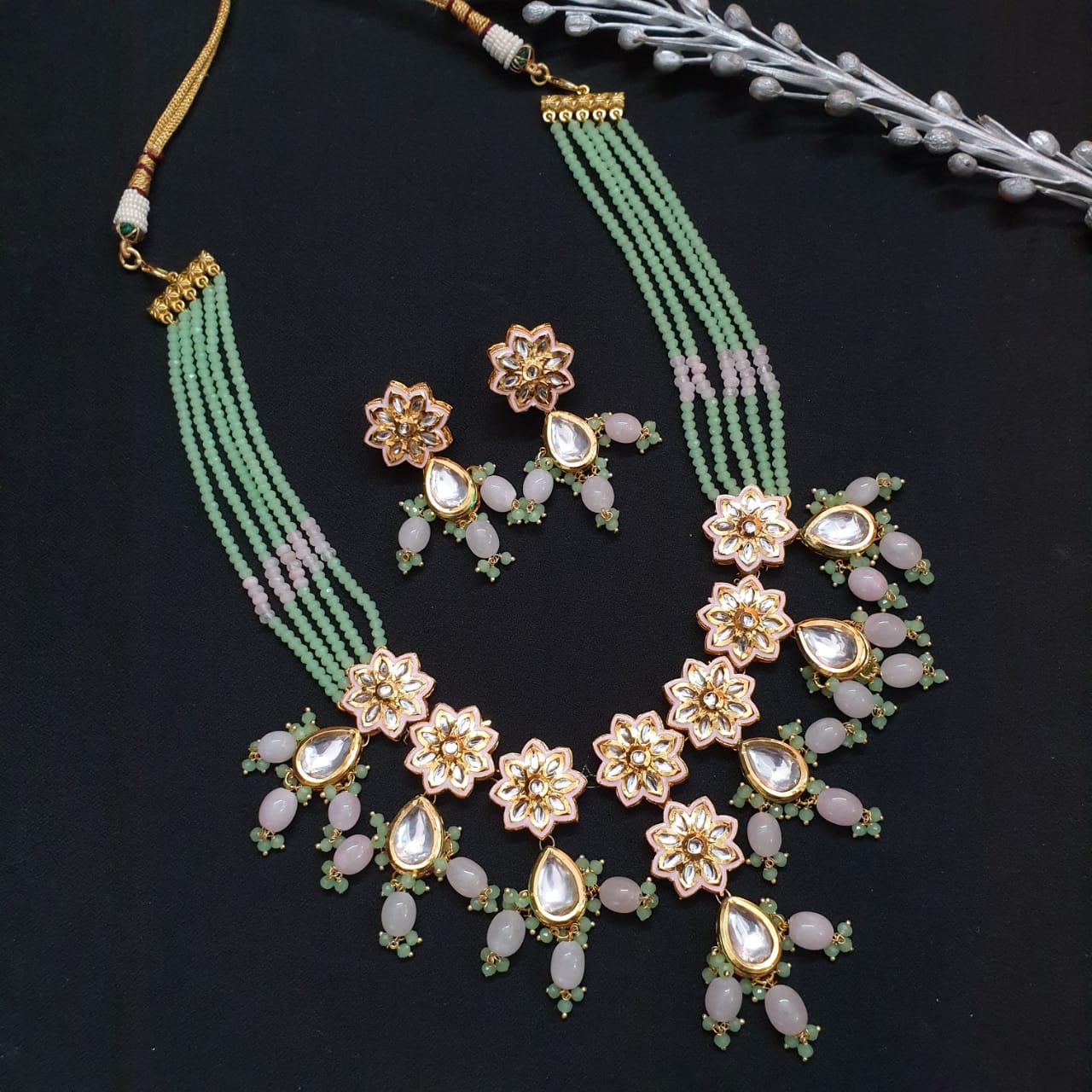 Floral Design Kundan Necklace Set With Earrings
