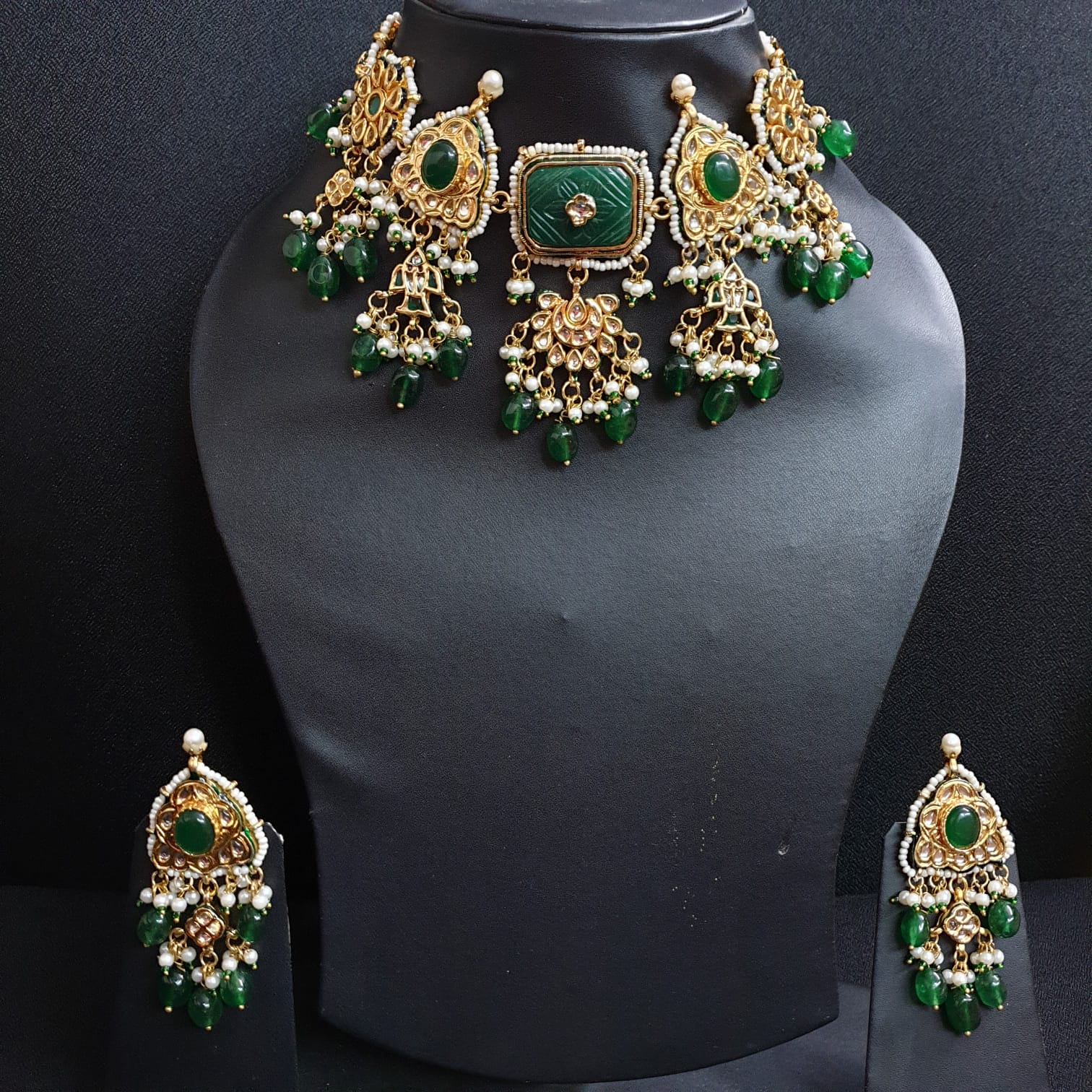 Green Carving Stone Kundan Choker Necklace