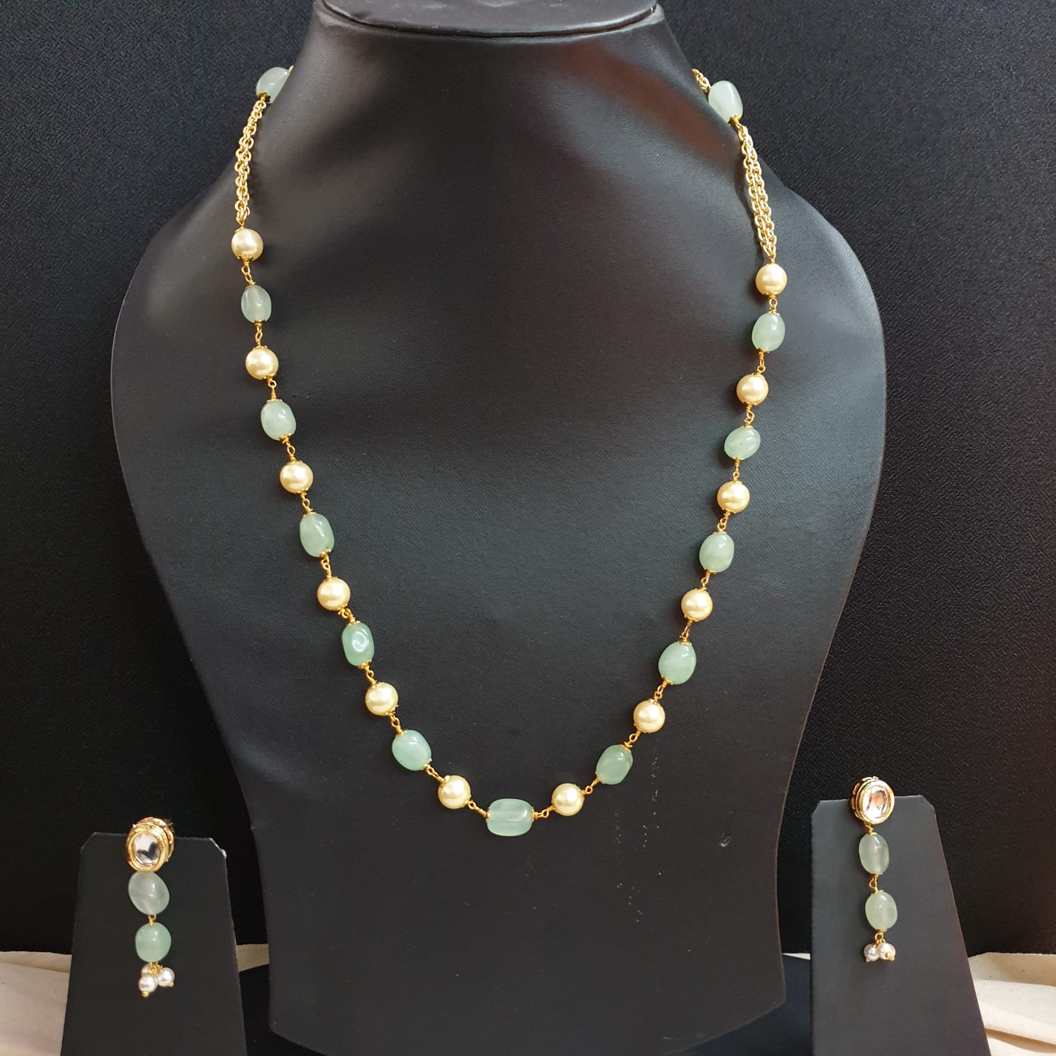 Pearl and Green Beaded Single Line Necklace
