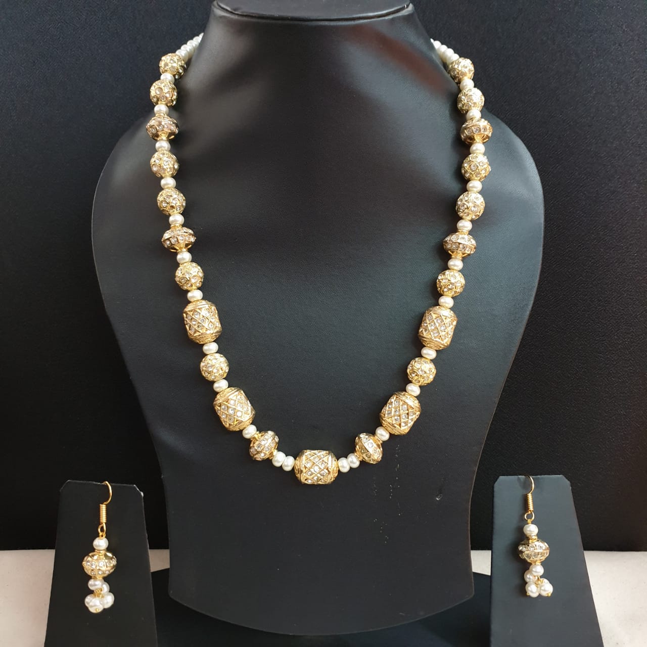 White Stone Jadau Beaded Necklace