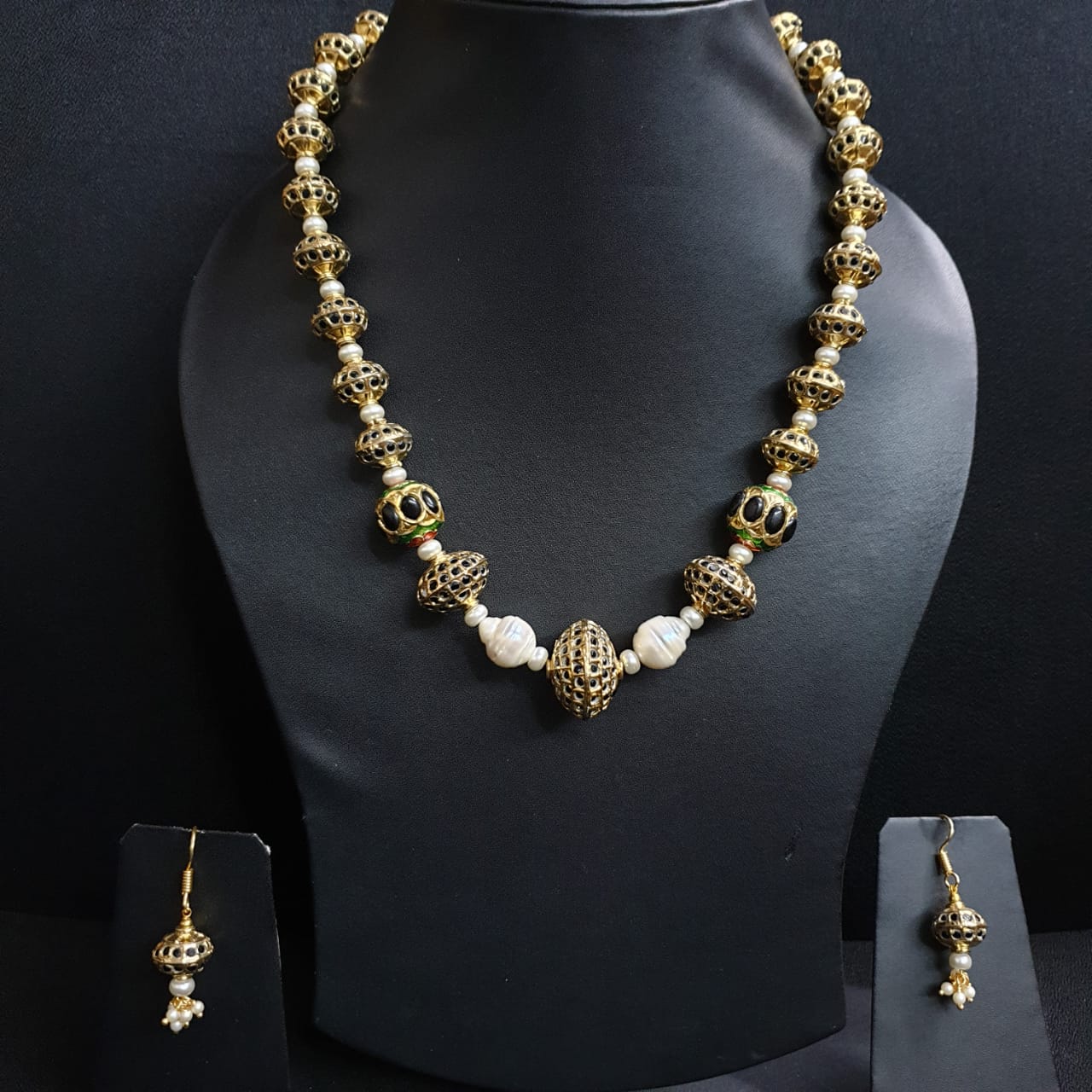 Black Jadau Beads Necklace