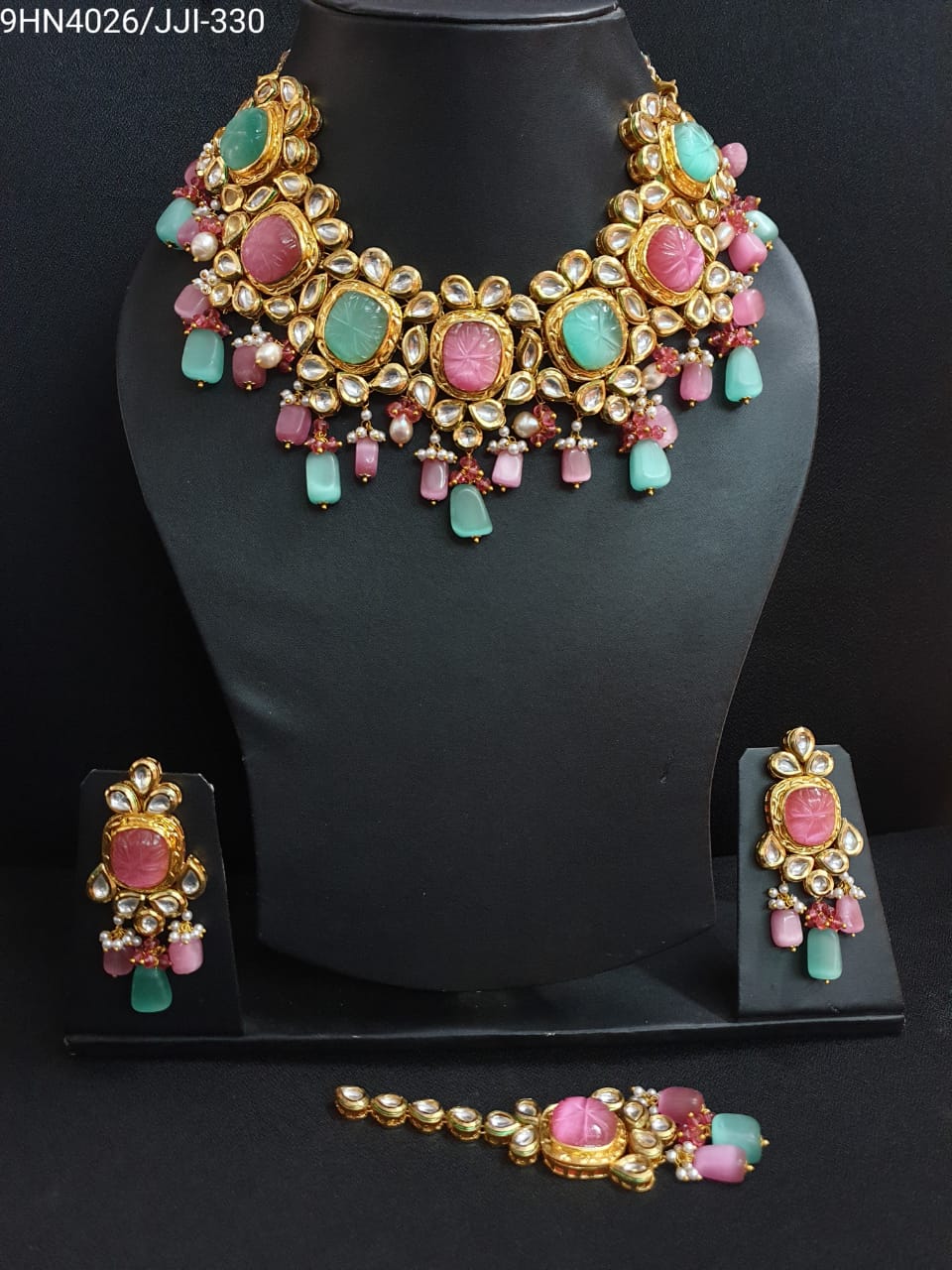 Carving Stone Kundan Necklace Set With Earrings and Maang Tikka