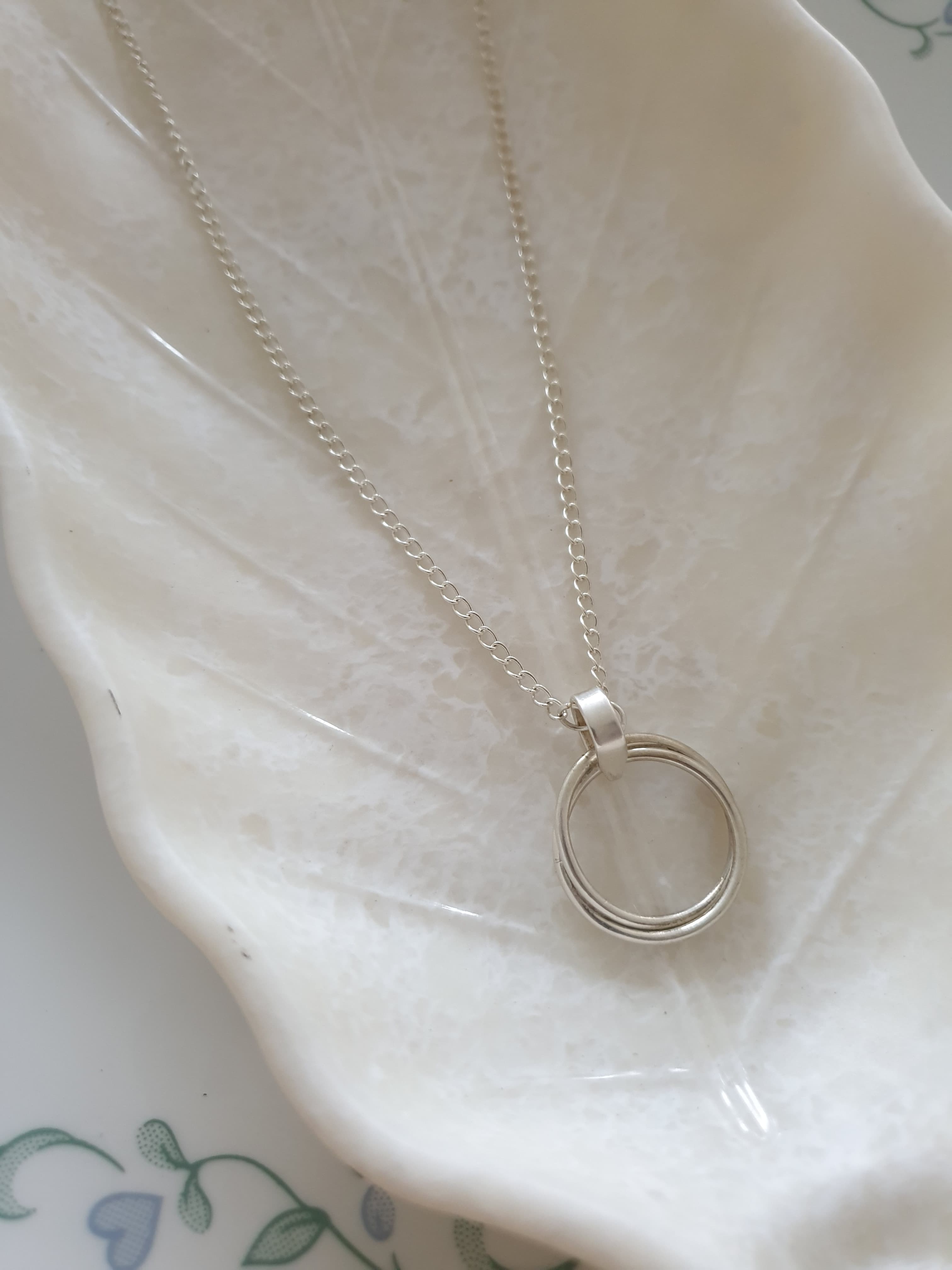 Silver Two InterLinked Circle Delicate Necklace