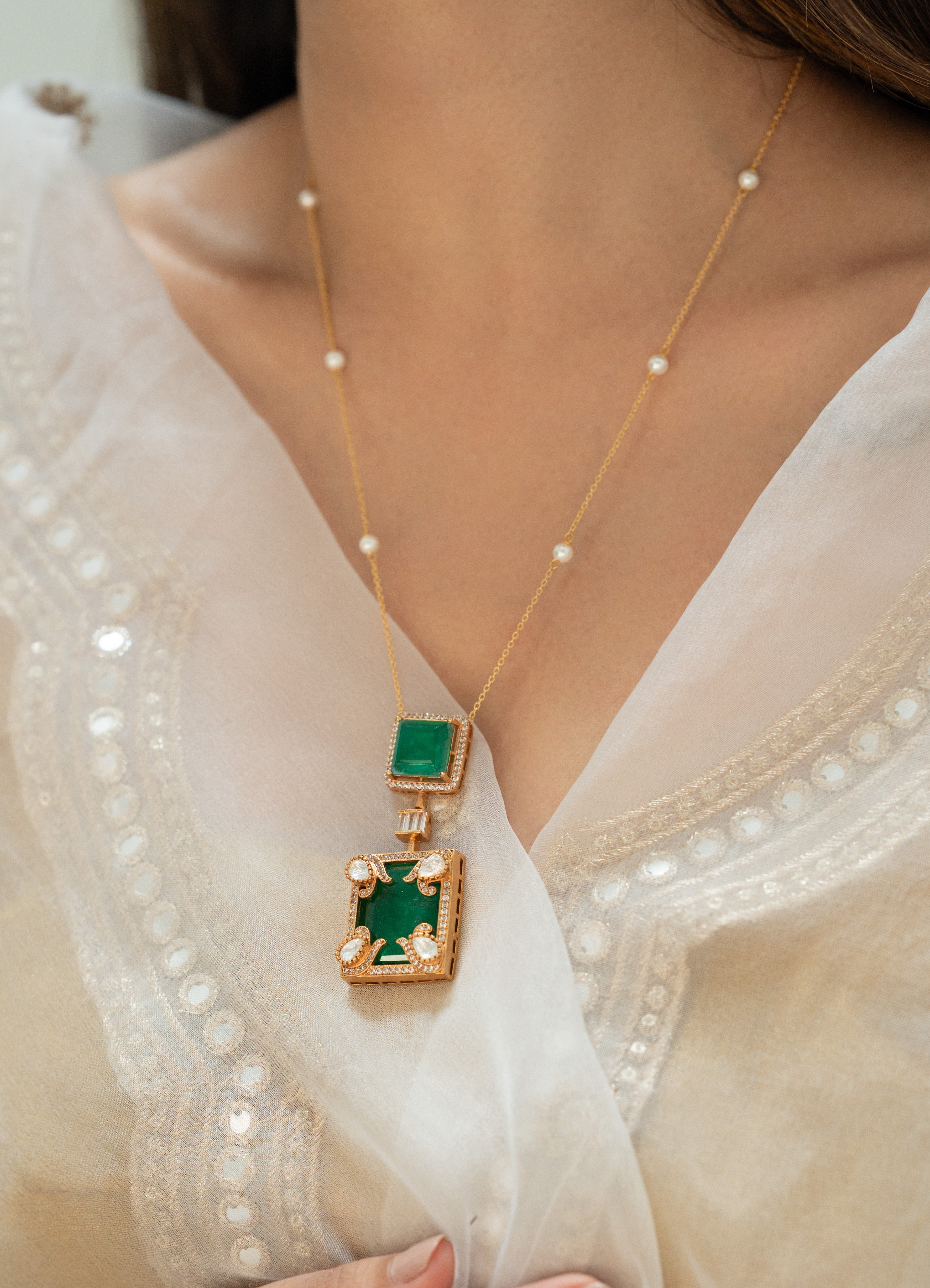 Luxury Gold Tone Green Accent Pendant Necklace