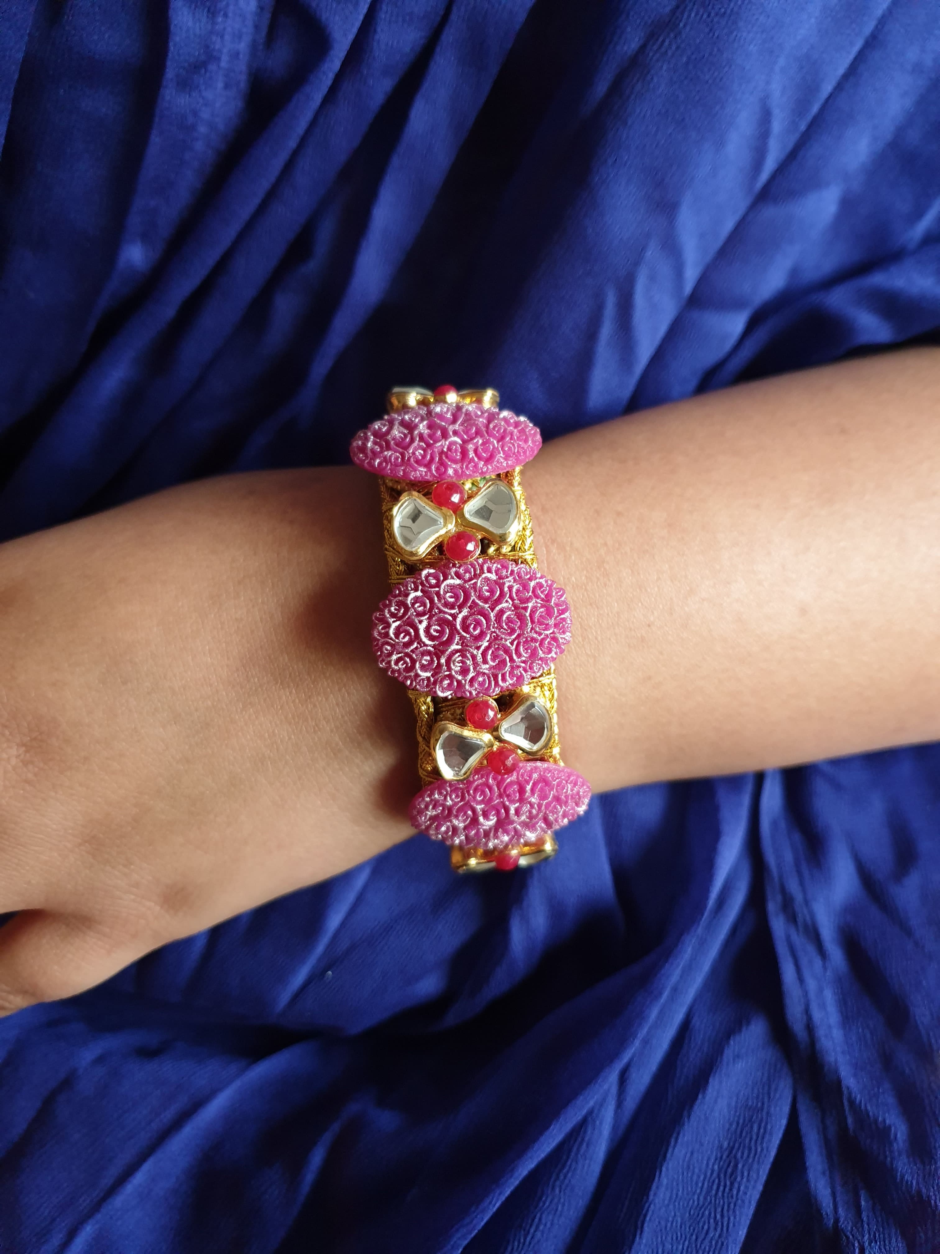 Pink Carving Beads Stone Pochi Bracelet
